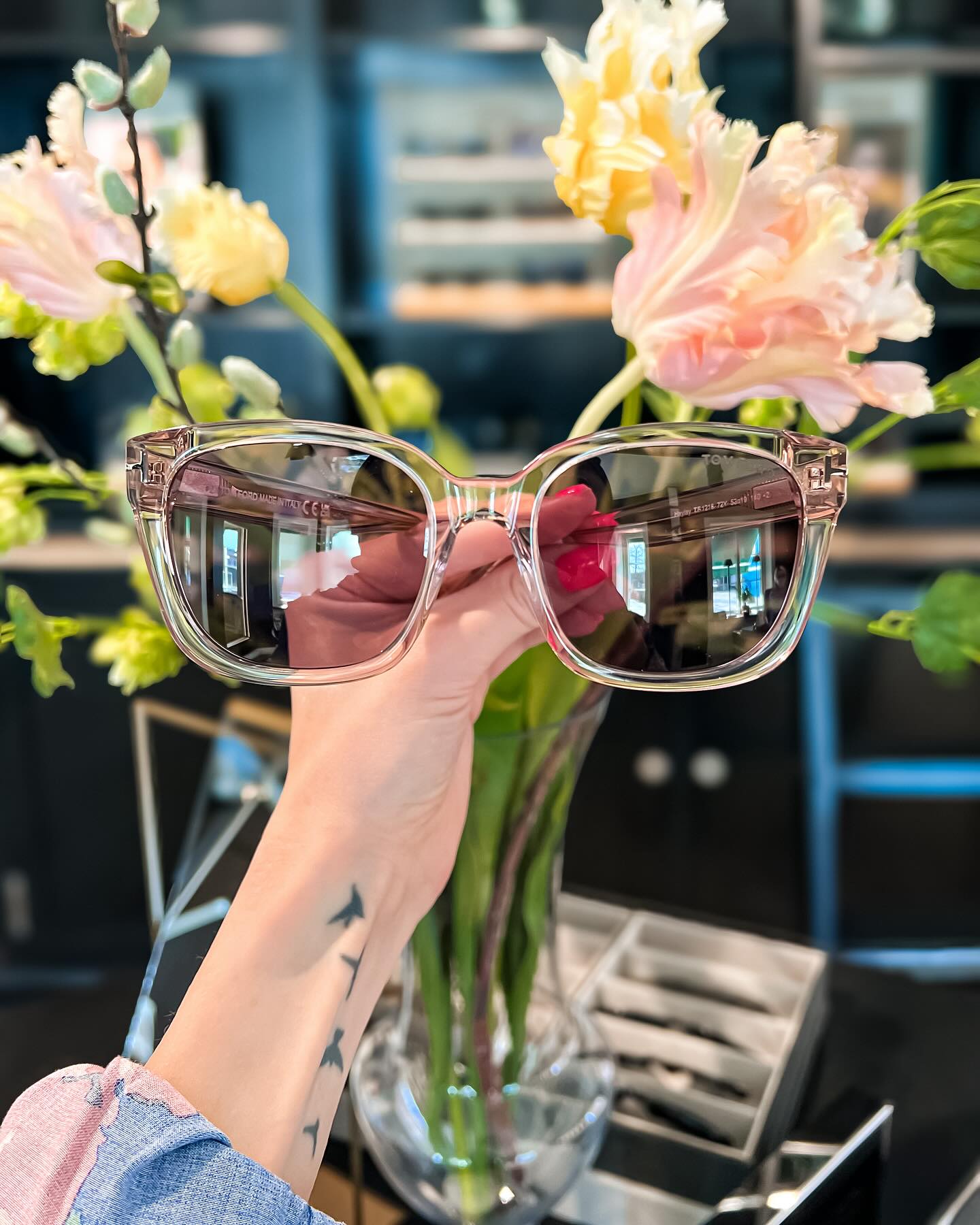 Du har väl en rosa i din glasögongarderob? 💅🏻
Om inte, kom in och kika på detta ögongodis från @tomford 🍬