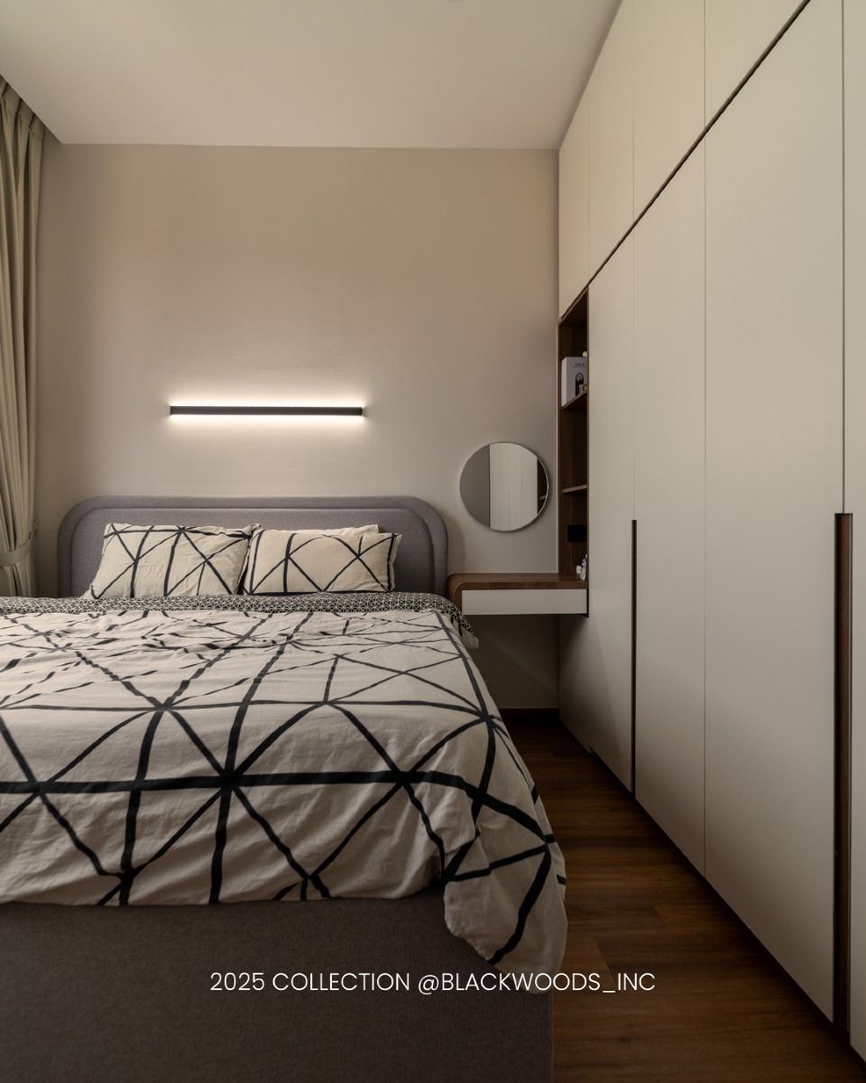 The built in vanity works seamlessly with the built in cabinetry which is perfect for your everyday fits. It gives you plenty of storage without sacrificing space and comfort.
#blackwoodsinterior #blackwoods #blackwoodsinc #homedecor #interiordesign #interiorstyling #reno #sginterior #sginteriordesign #home #homedesign #homedecoration #styling #renovation #renovationsg #minimalist #minimalisthome #inspiration