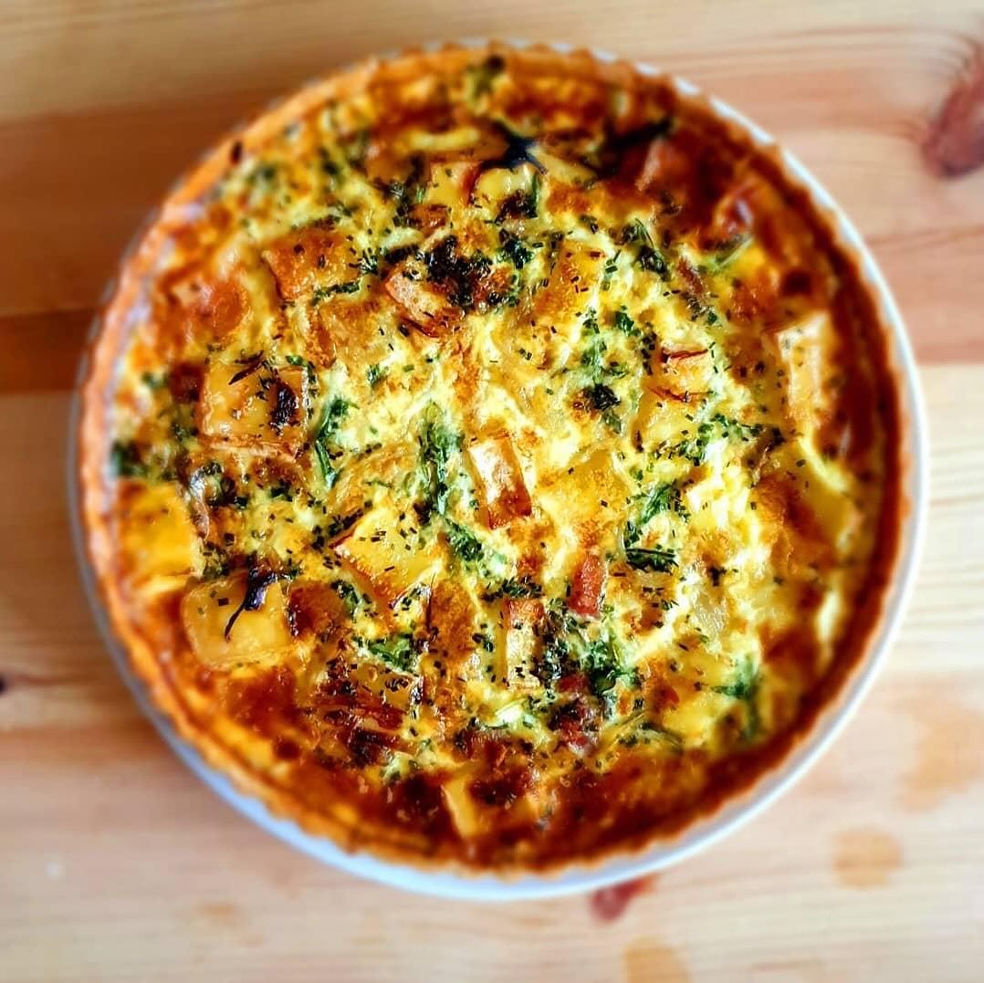 Quiche!!! Not one, not two but THREE different flavours available THIS Sunday @sheriffhuttonvillagemarket…
- Broccoli and Stilton
- Smoked Bacon and Brie
- Wensleydale and Roasted Red Pepper
Only £4 each and freshly made by @chef_ed_allen so suitable for freezing. Which flavour will you choose?
#quiche #food #chef #market #supportsmallbusiness #pastry