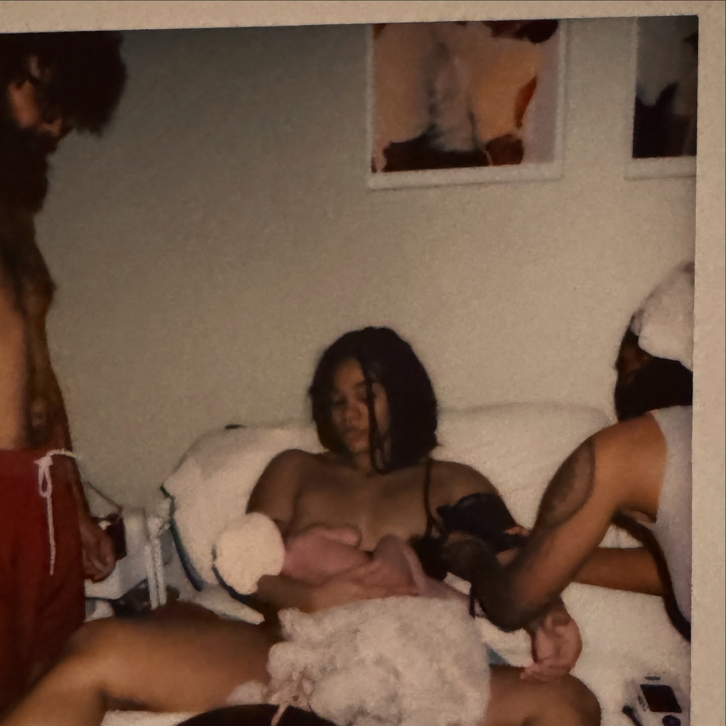 ~Benefits of skin to skin immediately after birth & every day after that~
That first hour after birth—when your baby is placed directly on your chest—isn’t just beautiful… it’s biological magic.
✨ It helps regulate baby’s:
Temperature
Heart rate
Breathing
Blood sugar
It also triggers your body to release oxytocin—the love hormone—which calms you, helps the placenta detach, and encourages bonding and milk flow.
But here’s the thing:
Skin-to-skin isn’t only for day one.
Every day after that, it continues to:
Soothe baby’s nervous system
Reduce stress for both of you
Increase breastfeeding success
Deepen connection
Whether you had a vaginal birth or a cesarean birth, Whether you breastfeed or bottle feed, Whether your baby is one day or one month old…
You can always come back to the chest. Always. 💛
#SkinToSkin #GoldenHour #NewbornBonding #FourthTrimester #motherhoodthroughinstagram #doulasupport