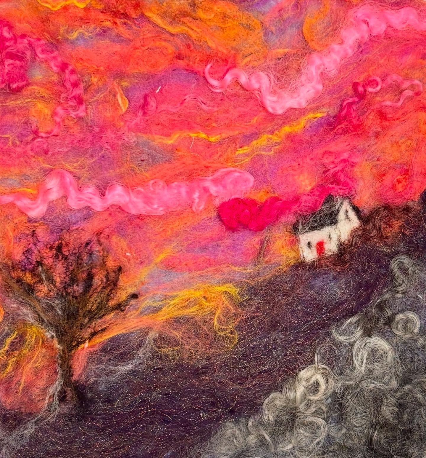 This little pink sunset cottage is part of the @northantsrutlandos pop-up Exhibtion at the stunningly beautiful @boughton_house_official which is open on the 13th & 14th April for their Spring Family Event and then from the 19th - 21st April when the house opens.
There are some other new pieces and beautiful art by the very talented @home_dakor @tomaszmikutel and @kathrynbrown.art all on display in the gorgeous Tea Room.
#northantsrutlandos #northants #familydaysout #boughtonhouse #boughton #daysoutwiththekids #familytime #schoolholidaysactivities #northamptonshire #tatlermagazine #muddystilletosnorthants #woolartist #needlefeltingartist #fibreartist #woolart #fibreart #needlefelt #wetfelt #internationalfeltingassociation #muddynorthants