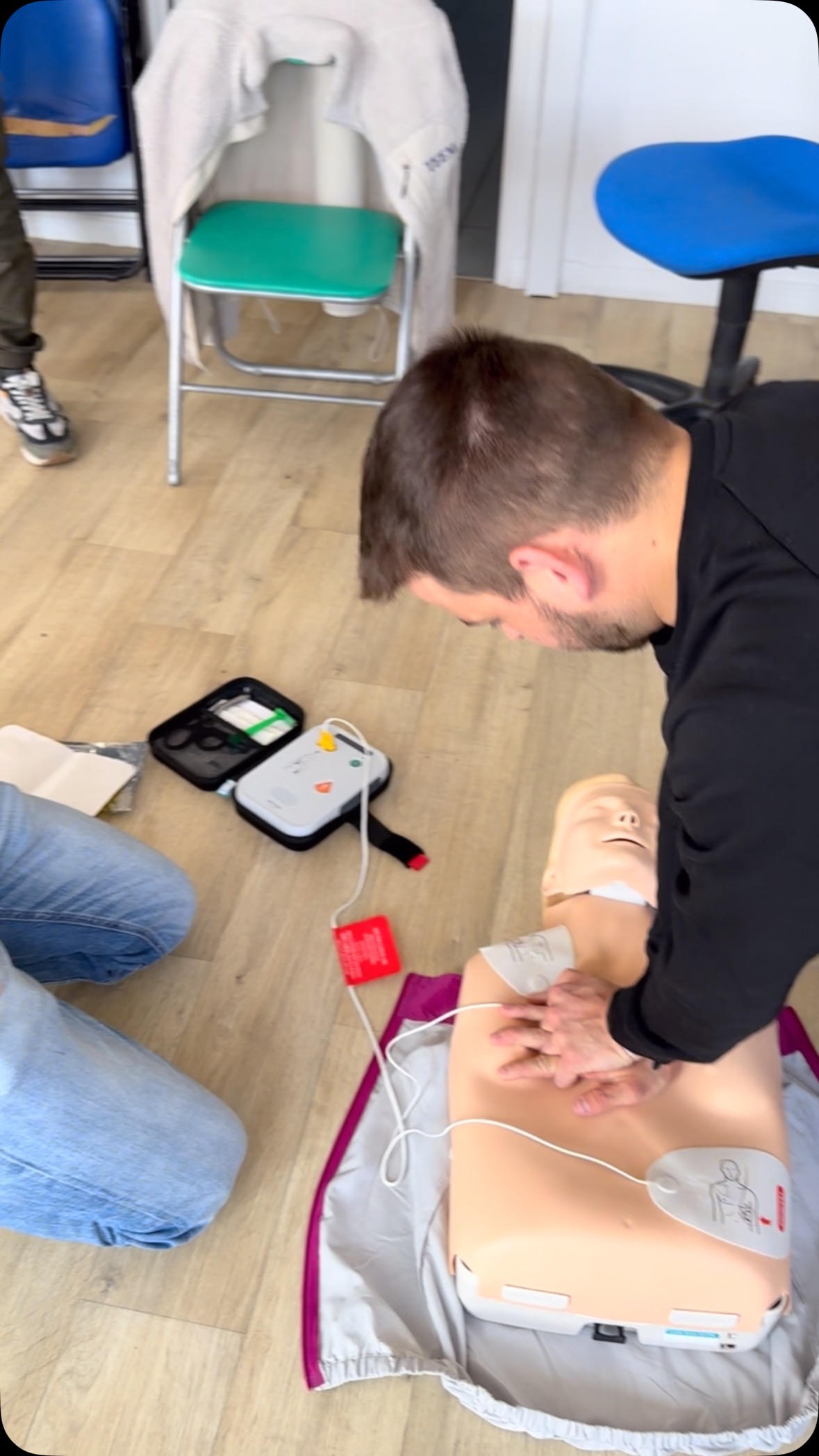 Formation premiers secours ⛑️ PSC1 à Pordic aujourd'hui ! Merci à Marco de la protection civile pour cette formation très enrichissante ! Vous pouvez tomber dans les pommes 🍎 🍏 on est prêts ! 😂