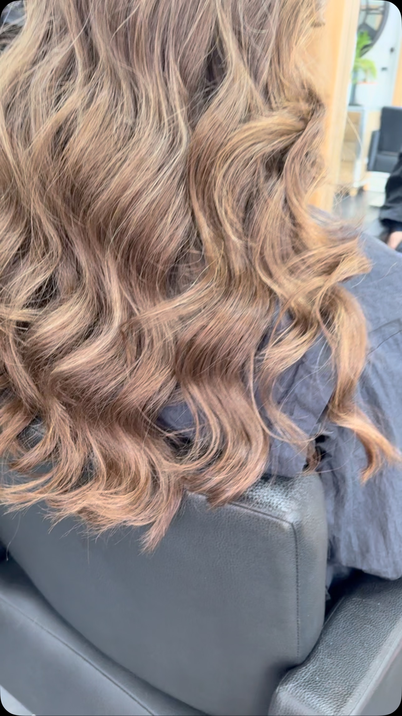 Subtle babylights to enhance this natural colour 😍
Highlights, wellaplex, toner, cut and blow by Cara
#caragibbshairdressing #babylights #wellaplextoner #wellaplex #ghd #ghdhair