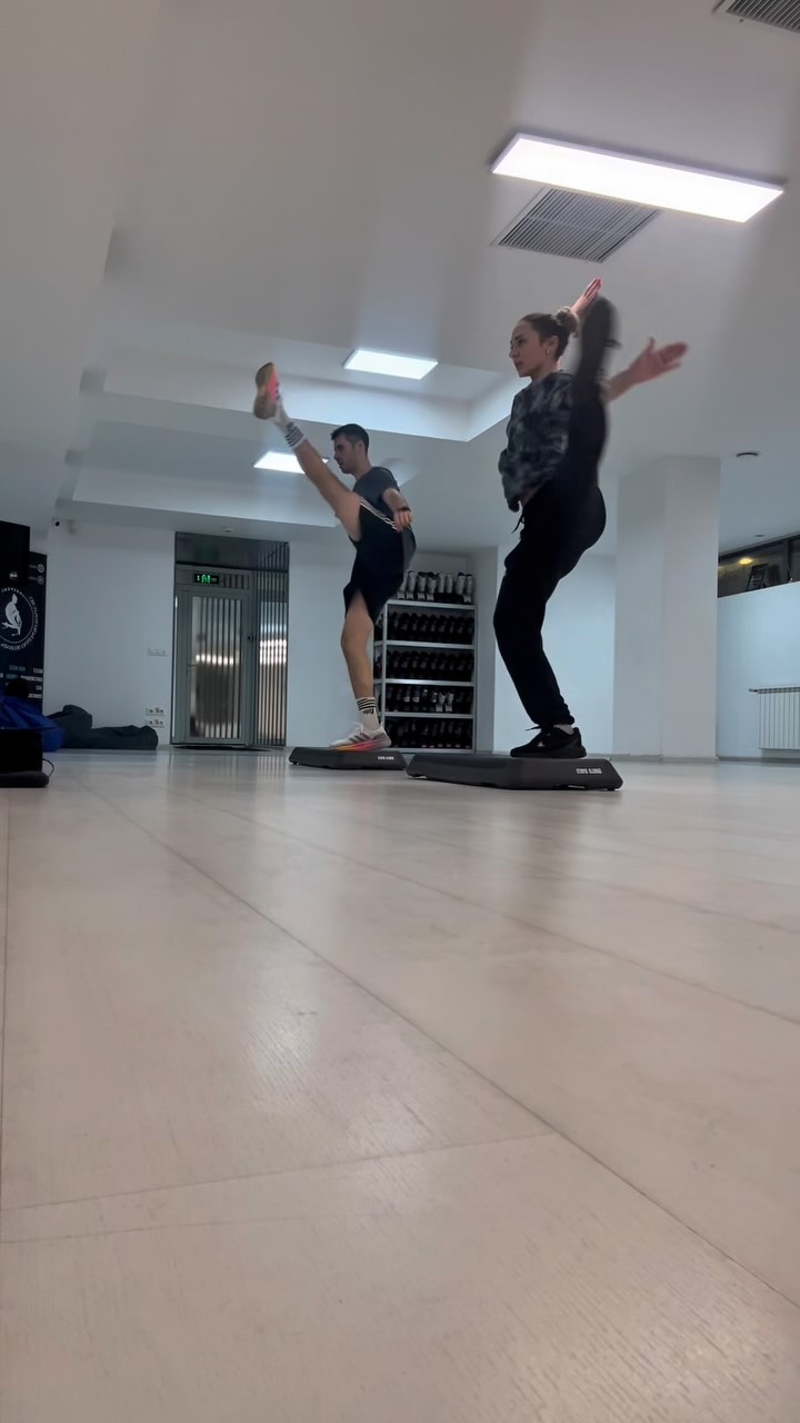 FRIDAY classes 🔥🔝
19:30 Functional Step
20:30 Step Dance
🔛Lasă-ne un mesaj pentru a te înscrie!
‼️Nu uita, prima ședință este gratuită!
✨Hai și tu să încerci!
🎶 @_beatstepfitnessmusic_
#step #stepchoreography #stepchoreo #stepdance #freestyle #functional #stepfunctional #dancestudio #dance #aerobics #fitness #choreo #choreography #danceaerobics #dancefitness