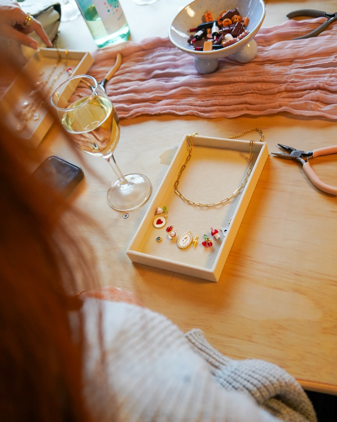 Chains & Charms
🥂 BYO - Bring your own drinks of choice. We’ll have glassware available!
🗓️ Date & Time:
19 April | Saturday | 3PM
17 May | Saturday | 3PM
20 June | Friday | 6.30PM
11 July | Friday | 6.30PM