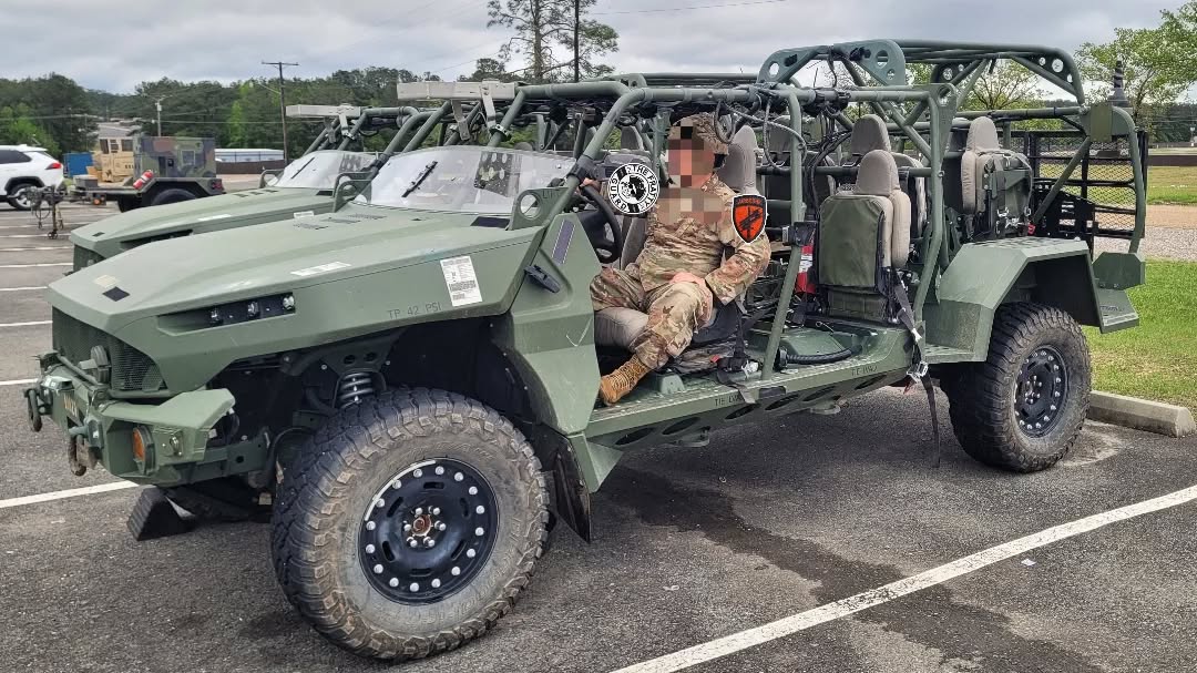 Sweet rides from "The Box". The M1301 ISV. Essentially a Tacti-cool Chevy Colorado ZR2.