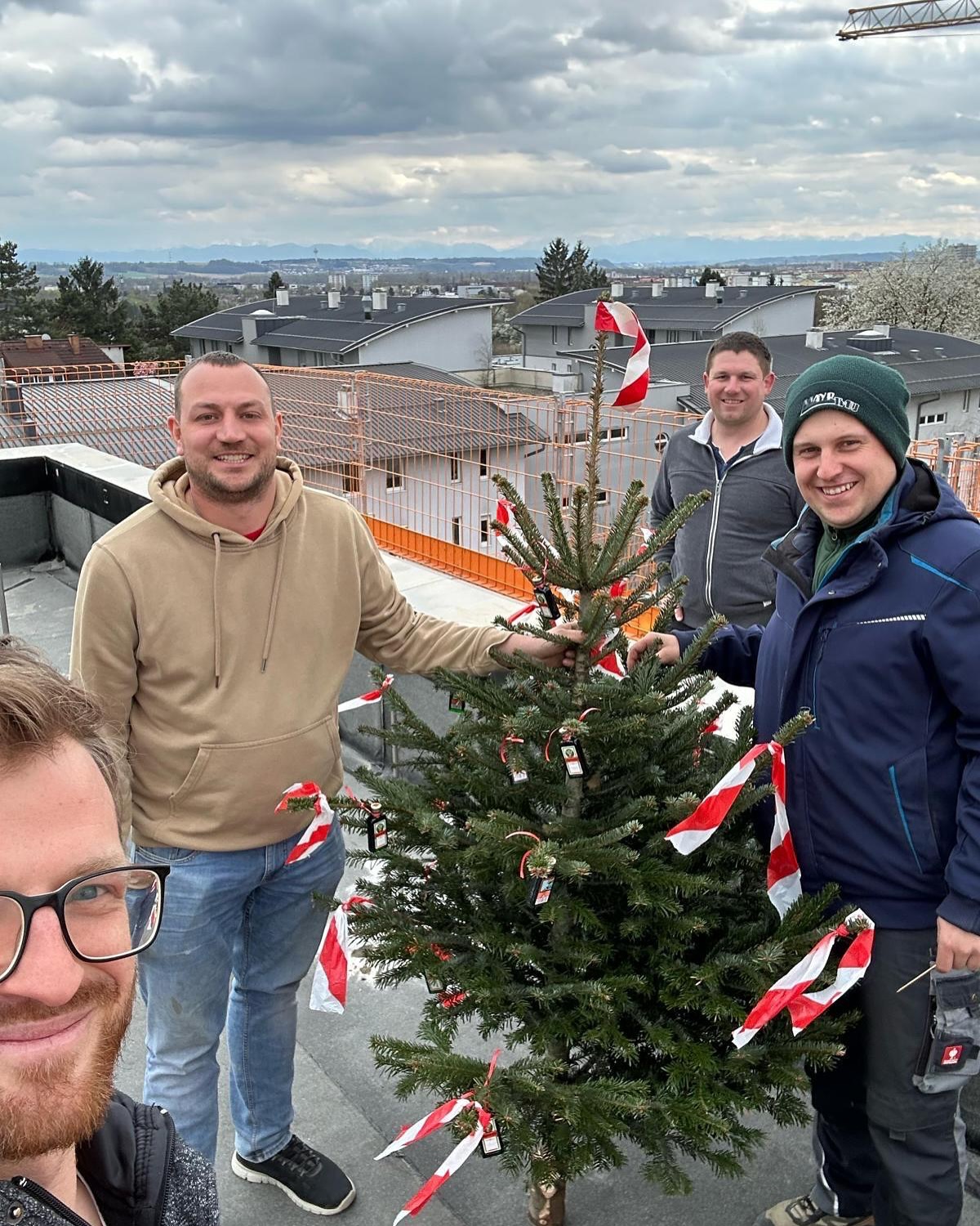Unfallfreie Abwicklung in Rekordzeit der WAG- Wohnhausanlage Mörikeweg/Linz wurde mit einer Gleichenfeier belohnt! Danke an unsere Partnerfirmen und den Bauherren! #mayrbau