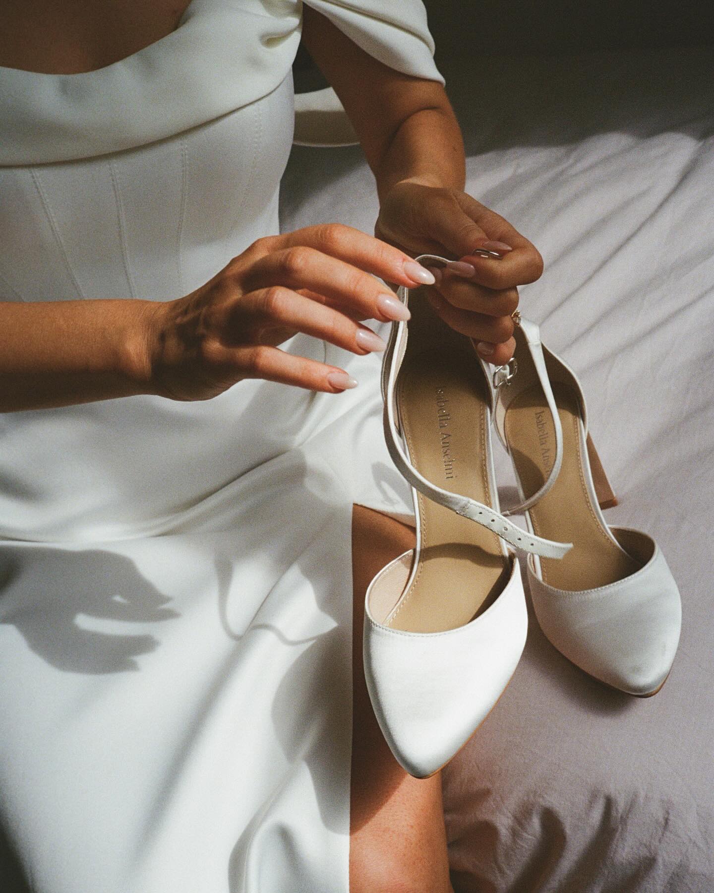 Michelle + Fin on film 🎞️ 😍 obsessed with these two!
@michellebazz
@fin.neaves
@theroycehotel
@harbourroomstkilda
@atmospheric_photoandfilm
@moments.bymelinda
@celebratewithzoya
@thegrazingbunchandco
@georgiekellymakeup
@kimtoogoodhairstyling
@littlestag.floralcouture
@carla.collectives