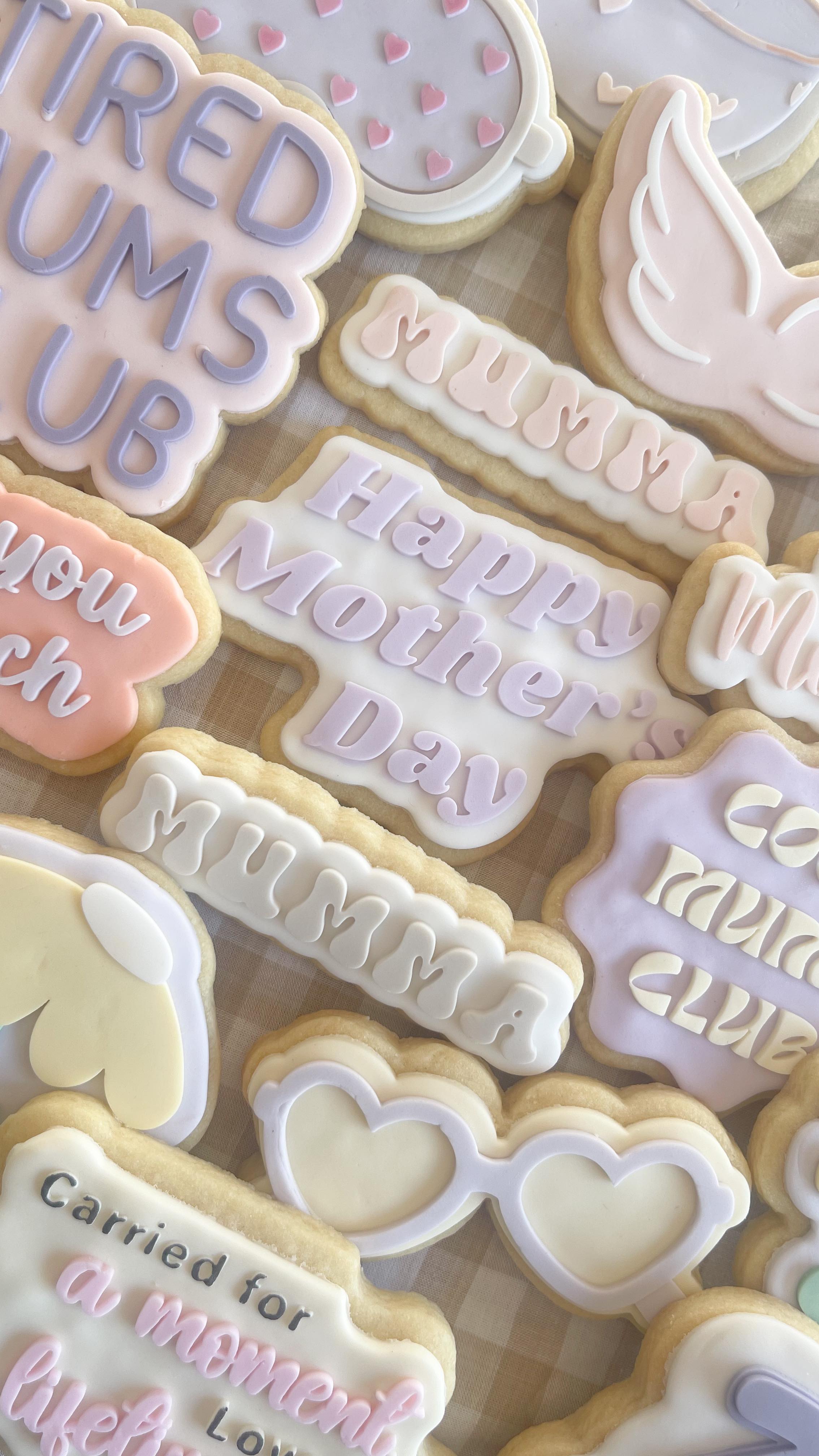 SBE Mother’s Day collection is now live 🤍 a collection that means so much to me, I’m so proud to share it with you all! El x
#stampedbyel #cookiestamps #cookieembossers #cookiedebossers #cookiesupplies #sugarcookiesupplies #fondantcookies #smallbusiness #shopsmallbusiness #alburywodongabusiness #bakingsupplies