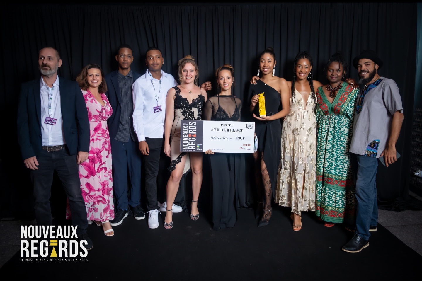 « RHIZOME » a remporté le prix du PUBLIC au @nouveauxregardsfilmfestival !
Que dire de plus à part MERCI ? 🩷
Merci à vous PUBLIC et à tous ceux qui ont contribué à cette œuvre :
Les réalisateurs 🧠
Laura EDOUARD : @laura.erd
Mathieu CASTARD : @mth_.pictures
Fabrice CELONY : @fabricelony
Celia DEJOUX
Dylan CEPRIKA : @lamaisoncasse
Aubane NESTY : @aub_nesty
Scénariste : @mathildeamyroussel
Les acteurs 🎭
Marie CARPENTIER : @karpentermasha
Moon SONGEONS : @dory_selesprika
Karen GEOFFROY : @krnofgod
Dominik BERNARD
Production 📑
Mailys Vitrant-Ferrario : @maii.vitranferrario
Sévrine Guims : @sevrineguims
Carole Vingalalon : @carole_vingalalon
Équipe technique et artistique en Production et post-production :
Teddy Albert : @teddy.albert.dp
Ludovic Sadjan : @sentry.musik
Felix Hery : @hery.felix
Wilfrid Beaugendre : @wilfridbeaugendre
Jean-François Torrent : @pixmount.images
Quentin Roche : @quintuss
Yéléna Uriel : @yelnart01
Guillaume Navailles : @guillaume_navailles
Cannelle Aimé : @knl_aime
Ken Phillipe Guilliod : @young.gz_24k
David Hannoah : @ninjahmind
Axel Dragin : @axel_dragin
Katia Palmier : @kats_eyes971
Jules Sabas
Kristine Blonbou
Alex Meignan : @alexmeignan
Compositeur :
Albert KEVENGSON : @albertkevengson
exXÒs : @exxos_metkakola
Corp enseignant de Kourtrajmé Karaibes :
Fabrice Pierre : @brystone
Dimitri Zandronis : @dimitry.z
Les partenaires :
#france2030
CNC : @le_cnc
Caisse des dépots : @caissedesdepots
Zayan Fim : @zayanfim
Flightcase : @flightcase.fwi
Soguava : @soguava_guadeloupe
Karibbean Hive : @karibbeanhive
Habitation Samana : @habitationsamanabeausejour
Asso Fwi : @assofwi
Aéroport Maryse Condé : @aeroportguadeloupe
La commune de pointe-à-Pitre : @villedepointeapitreofficiel
La commune de Vieux-Habitants : @vieux_habitants