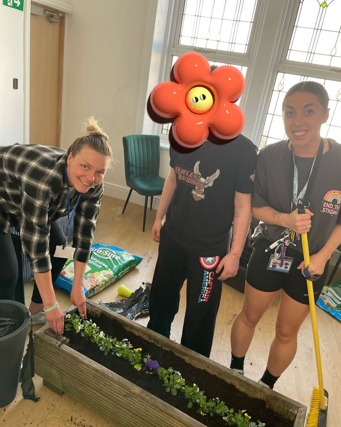 ☀️ Today the staff and young people worked together to spruce up our outdoor area. We potted plants, sew seeds and most importantly we all had fun. We are ready for spring and the children are ready to watch their plants grow. 🌱 #smallacornsmakemightytrees #getmuddy #springsunshine☀️