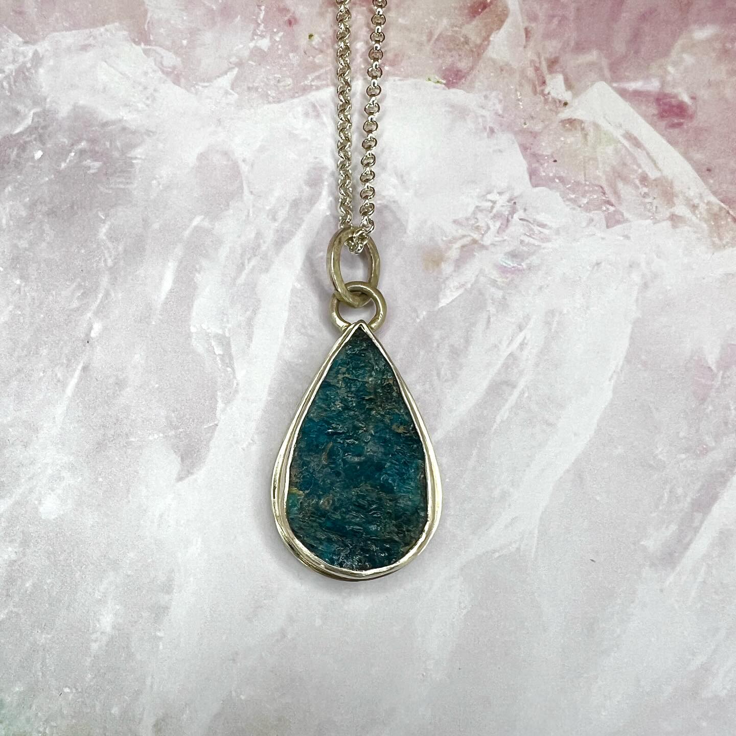 Raw Apetite pendant
.
.
.
#amycashjewelry #finejewelry #handmade #necklace