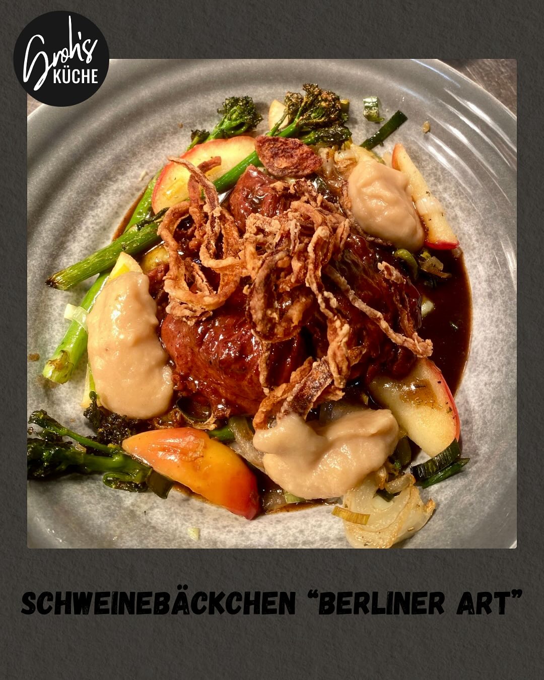 Liebe Leute,
heute haben wir für euch mal wieder ein paar Bilder aus unserer aktuellen Abendkarte.
Hoffentlich sehen wir uns bald!