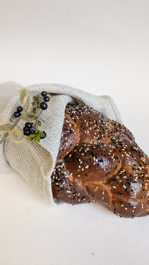 Dar nežinai, kuo nustebinsi šeimą ar draugus, o gal tiesiog norėtumei palepinti ir save per šias šv.Velykas?
Turime tau pasiūlymą - challah duona (pynė), kuri ne tik papuoš, bet ir tikrai bus šv. Velykų stalo žvaigždė ✨
Paruošėme receptą tik su lietuviškais 550 ir 812 miltais, tad sėkmė, laikantis mūsų nurodymų, aplankys iš pirmo karto ☀️
Komentaruose rašyk "challah" ir mes tau atsiųsime ne tik receptą, bet ir detalų pynimo video 🌾
#sourdough #sourdoughbread #breadstagram🍞 #challah
#easter #spring #starter #raugoduona #raugas