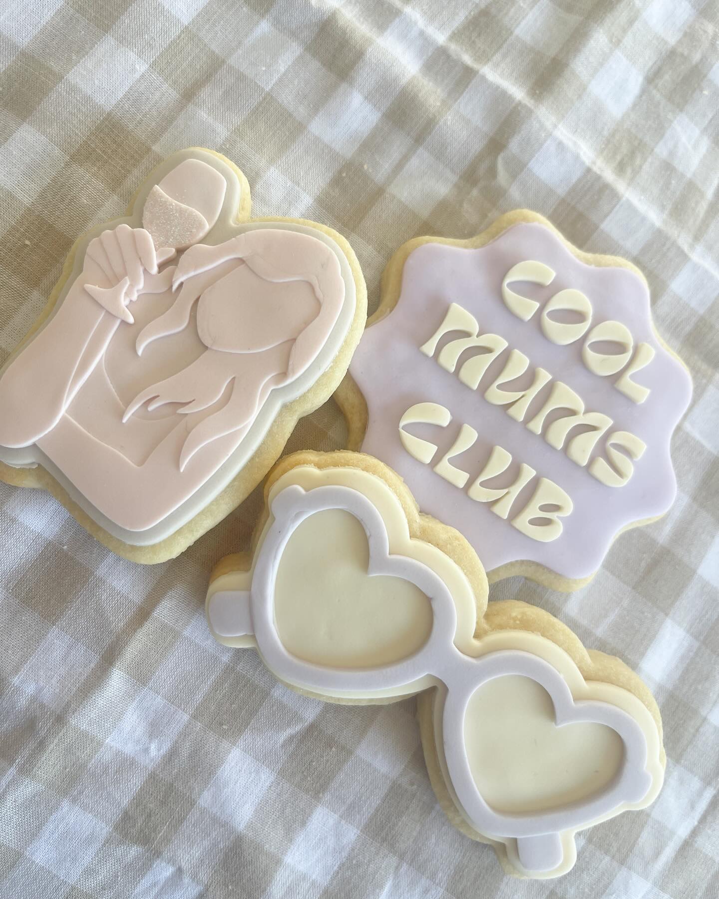 SBE Mother’s Day collection ~ Cool Mums Club edition 🍷
#stampedbyel #cookiestamps #cookieembossers #cookiedebossers #cookiesupplies #sugarcookiesupplies #fondantcookies #smallbusiness #shopsmallbusiness #alburywodongabusiness #bakingsupplies