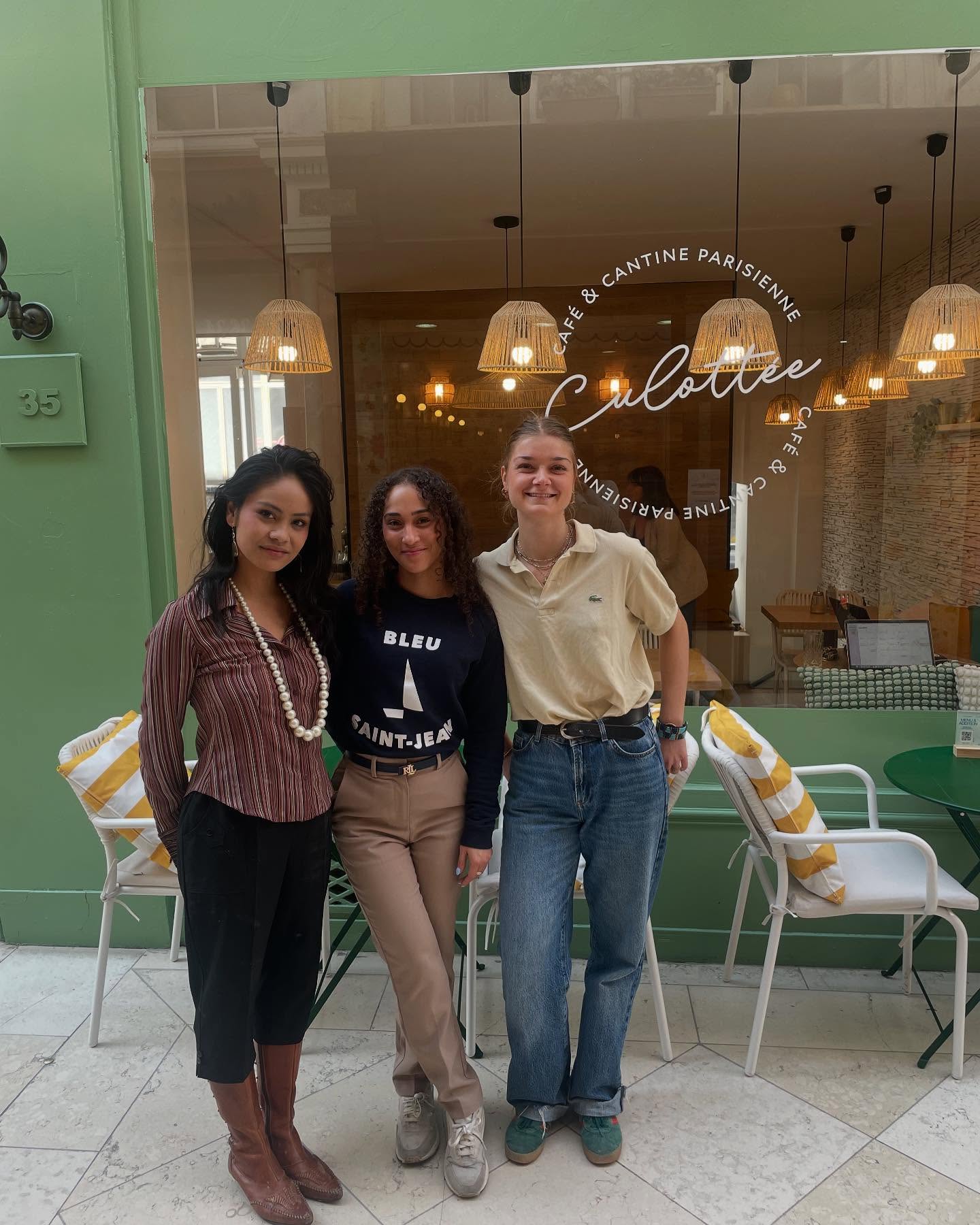 Recap Mars chez Culottée 💙
1. 3 soleils à Opéra ☀️
2. Job dating pour trouver nos futurs talents chez @mederic_ecole_hoteliere
3. Team Boétie au complet 😍
4. Jade et sa superbe tarte au citron 🍋
5. L’une de nos innombrables prises pour créer du contenu qu’on ne poste finalement pas pour des raisons évidentes..