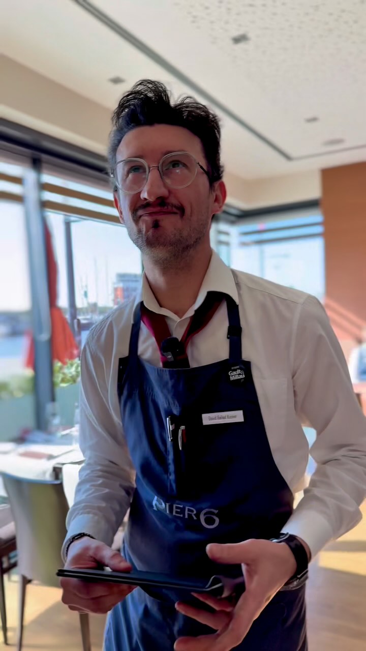 „Wie könnt ihr euch das alles eigentlich merken?“
Ein Zehnertisch geht so, aber bei Wasser hört der Spaß auf.
#gastro #restaurant #pier6 #bremerhaven #gastronomie