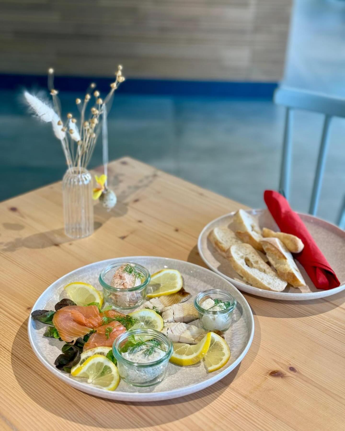 ✨Unsere Karfreitag Frühstücksvariante mit Fisch 🐟
—> erhältlich nur am Karfreitag,18.04.2025 <—
- Forellenmouse
- Lachsmouse
- Karfreitag Spezial Teller
- Räucherlachs
- geräucherte Forelle von der
Hagenmühle
- Sahne-Meerrettich
mit Weißbrot
Reserviert euch jetzt einen Platz für eurer Karfreitag Frühstück!
#karfreitag#frühstück#ostern#fischvariation#lachs#forelle