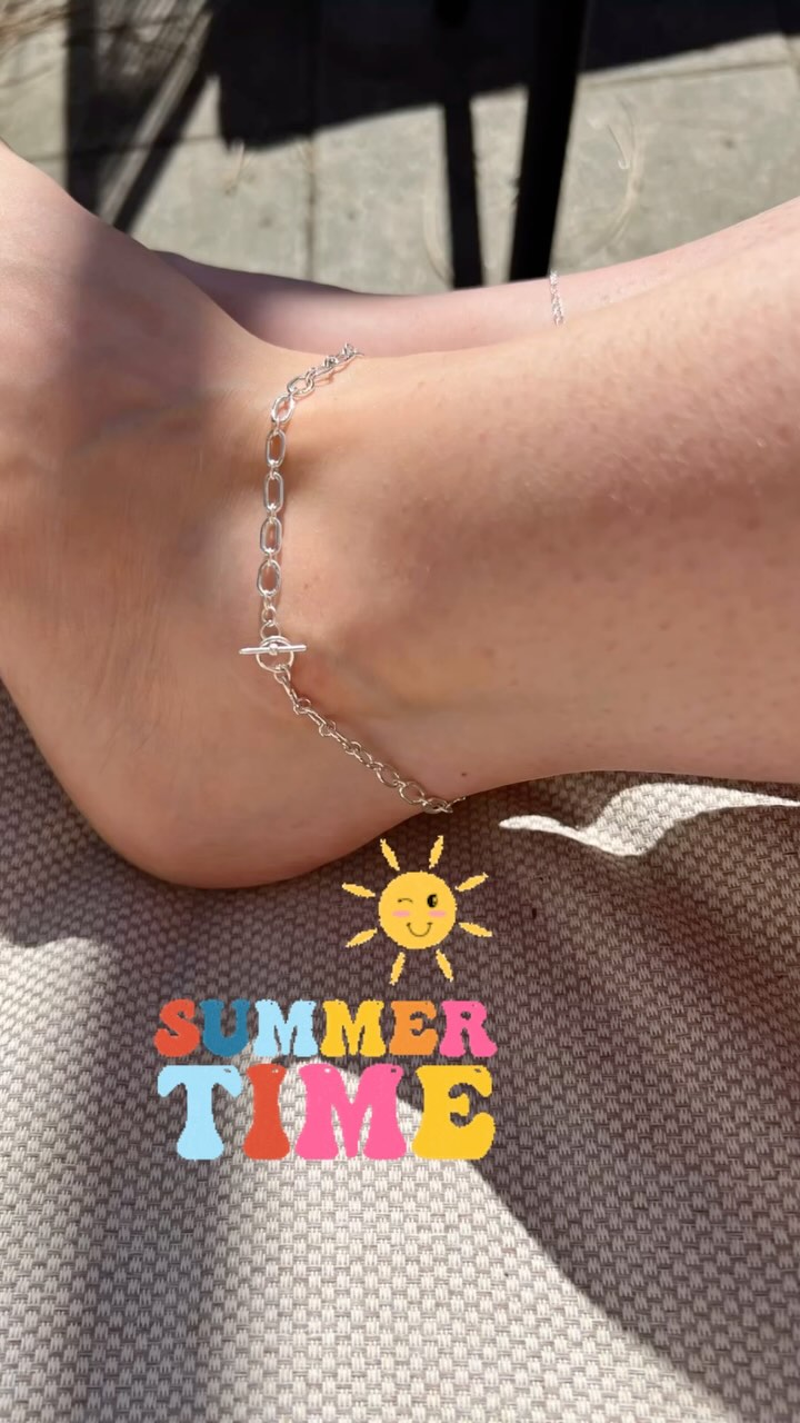 I love an anklet in summer! ☀️
Another reason I love making, if I am looking for something specific I can make it myself from scratch! 💪
Bonus is it’s always such a lovely sense of achievement when you get compliments on your own pieces while wearing them!🥰
#handcraftedjewellery #artisanjewellery #sterlingandgold #