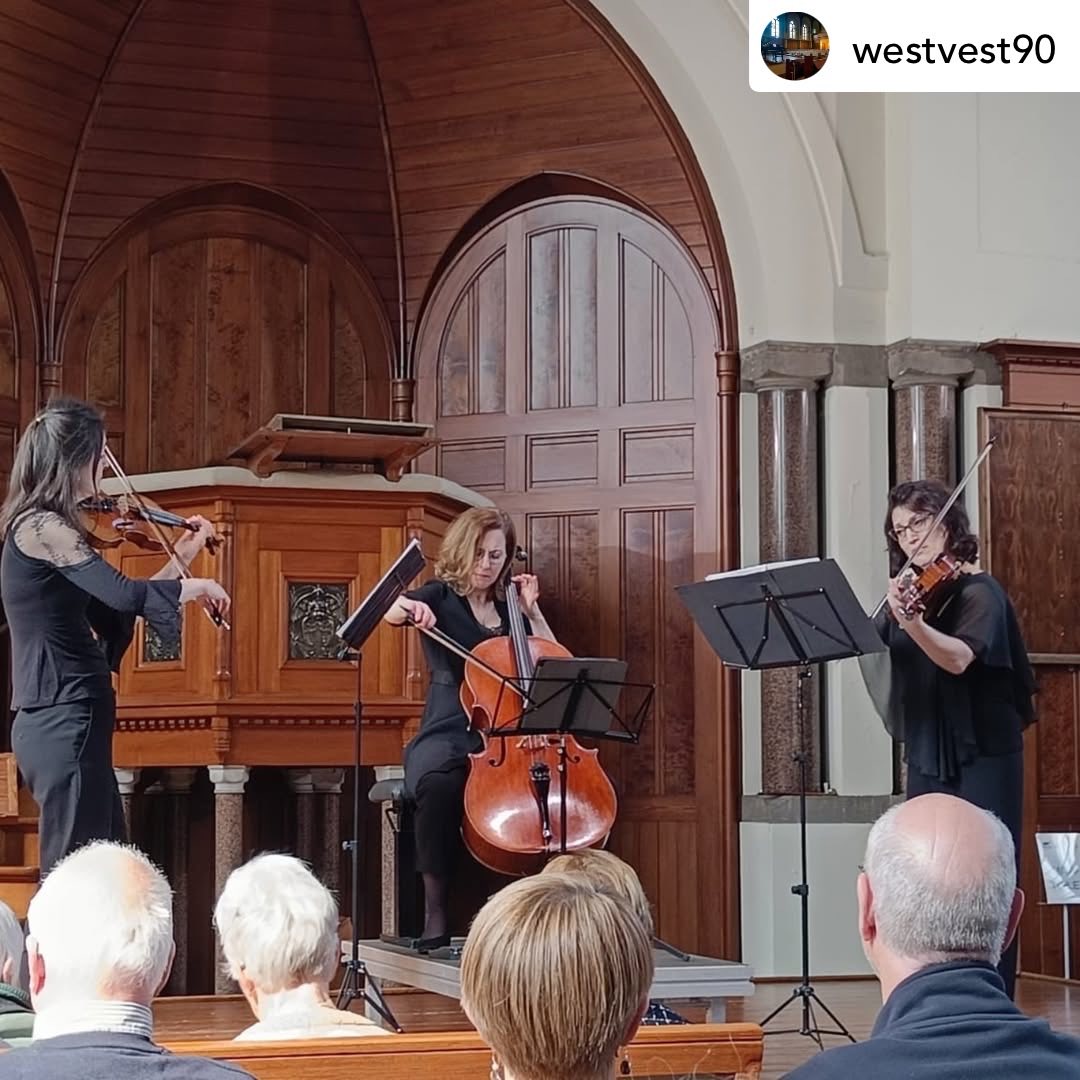 Posted @withregram âą @westvest90 Genoten hebben we van het @thehaguestringtrio als seizoensafsluiter. Met de Goldberg Variaties van Johann Sebastian Bach in een bewerking van Dmitry Sitkovetsky kwam de alom geroemde akoestiek van Westvest90 optimaal tot zijn recht. Bent u nieuwsgierig naar wat deze fantastische locatie u nog meer te bieden heeft? Kijk dan hier naar het programma voor seizoen 2025-'26: https://www.westvest90.nl/seizoen2526/
#klassiekinschiedam #stringtrio #goldbergvariations #johannsebastianbach #bach #uitagendarotterdam #uitinschiedam