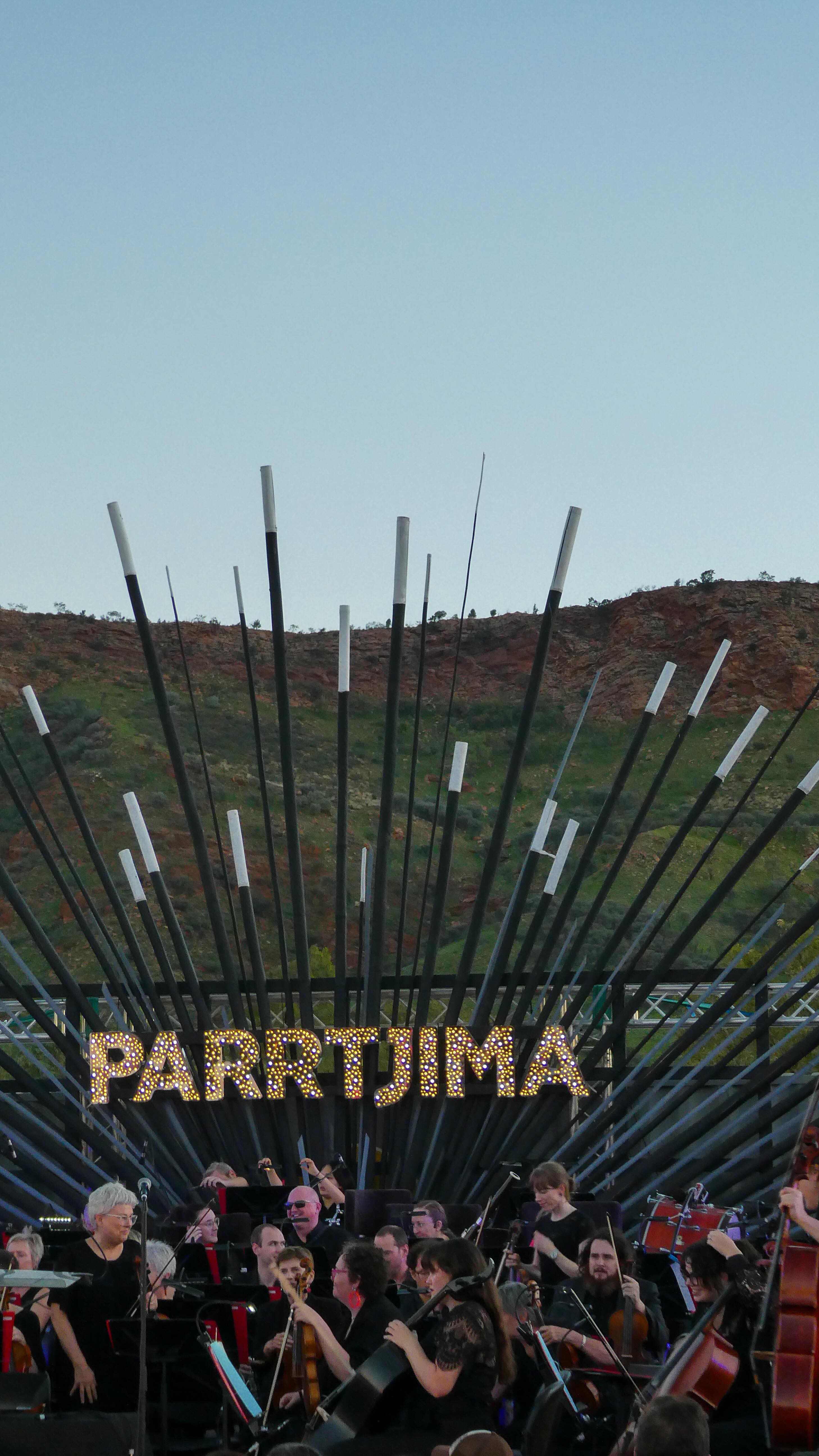 A fun fact about me is that I was practically raised on Lord of the Rings. Like we watch this every Christmas and I saw Return of the King in theaters (I was 4 at the time). So watching the @darwin_symphony_orchestra perform live in the middle of Alice Springs, Australia was so touching and unexpected.
This performance was a part of #parrtjima, a festival that celebrates First Nations art and culture. Can’t wait to share more about it! 🌋🦘