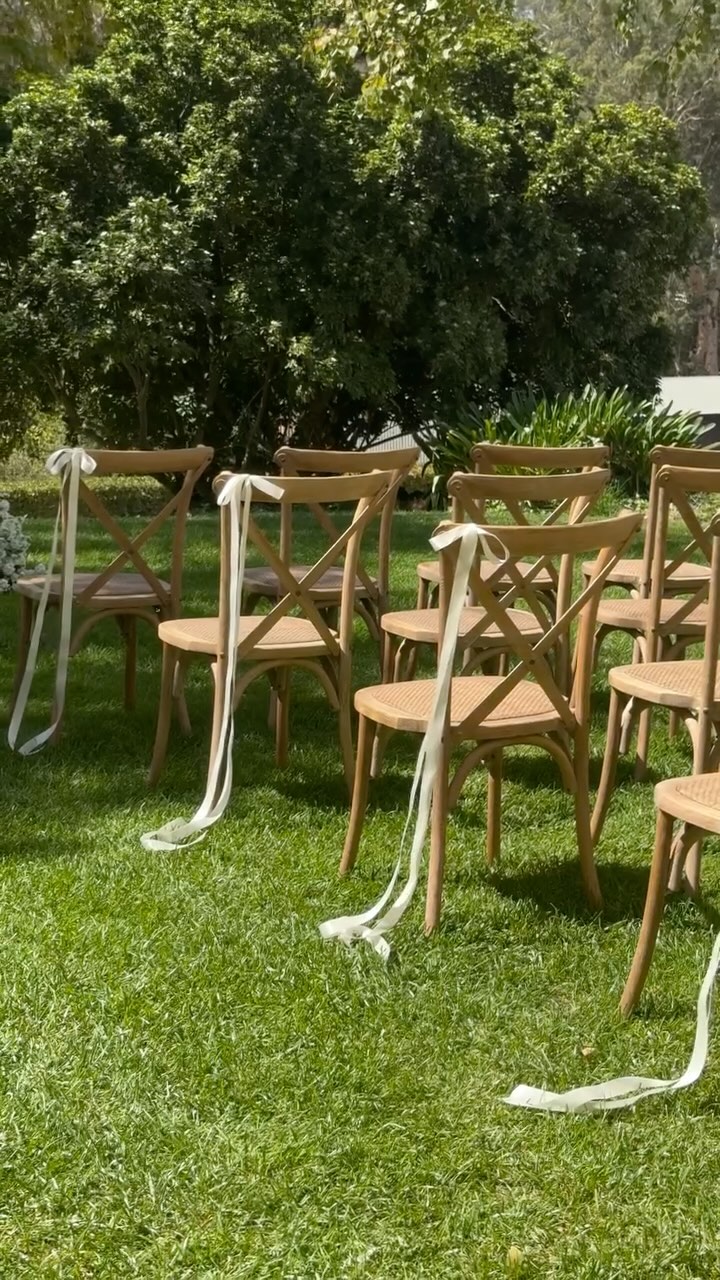 A few weeks ago in Clare with @foundcollectiveevents for the gorgeous love birds Jenna and Todd 💘
Concept and Styling @foundcollectiveevents
Napkins, satin table runners, candle holders, baskets, wishing well, wave frame, satin table cloths @foundeventhire
Floral design @evebud
Venue @hughes_park_weddings_bnb
Photography @_capturedbygeorgie_
Videography @meadowlanevisuals
Marquee, lighting, furniture @festivalhire
Celebrant @weddingswithrosie
Catering @ash.catering.co
Umbrellas, lounges, bar @sashevents
Plates, parasols @lasimpliciteevents
Glassware @whitemarquee
Stationary/signage @forlove.andletters
Invitations @paigetuzee_designs
Cake @blossombarcakery
Musician and DJ @himandhermusic
Tablecloths @chaircoversoverall
Hair @chelsealouise.hair
Makeup @samantharuby_mua
Wedding dress @thebridelab
Jenna’s second dress @preajames_bridal
Bridesmaid dresses @siss_studio__
Groom and groomsmen suits @institchu
Couple @jennaleemclean @toddyhaha
Wedding rings @kateandkole
Jewellery @bycharlotte_
Jenna shoes @morimoto_aus
Bridal party accom @piambong_house
Bridal party outfits @piyama_co @kat_thelabel
#adelaideflorist #southaustralianwedding #weddingflorist #weddingdraping #clarevalleyweddings