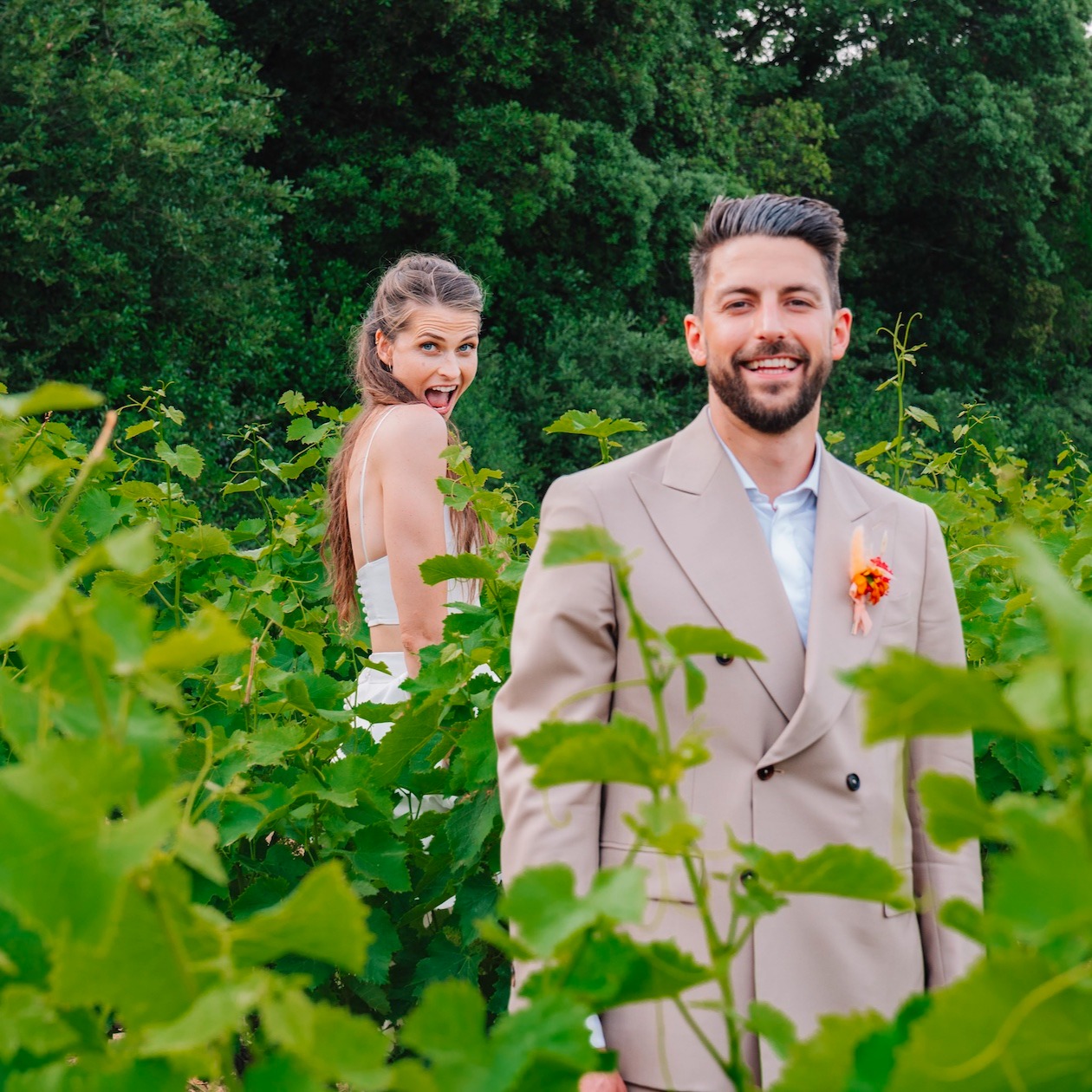 FUN, LOVE & VIGNES
Ces deux-là n’ont pas seulement dit oui… ils l’ont fait en éclatant de rire, entourés de nature, au cœur du magnifique Domaine de Valbonne ! 🇨🇭✨
Une love story pétillante comme une coupe de champagne, des looks ultra stylés, et surtout : cette vibe unique qui fait fondre tout le monde.
Merci aux mariés pour leur énergie de folie, leur authenticité et cette dose d’amour vitaminée qu’ils ont offerte à tous ce jour-là ! 🧡
📸 Capturés dans leur élément : l’amour, la joie et un soupçon de folie par @shervinenafissi !
Love, laughter & vines!
These two Swiss sweethearts said “yes” with pure joy at the stunning Domaine de Valbonne 🇨🇭✨
Stylish, fun, and totally in love — a day full of sparkles and smiles! 🧡
📸 by @shervinenafissi
Traiteur @perchegiraudtraiteur
Wedding planner @mlj_events_
Foodtruck @ohlavachefoodtruck
Vidéaste @tom.bouron
MUAH @elodybliss
Fleuriste @june_et_java
Lieu @domainedevalbonne
#mariage #weddingvibes #justmarried #swisscouple #loveinthevines #domainedevalbonne #couplefun #mariagepétillant #swisslovers #unjourmagique #saintpauletdecaisson #occitanie #southoffrance #weddinginspirations #weddingvenues #provence