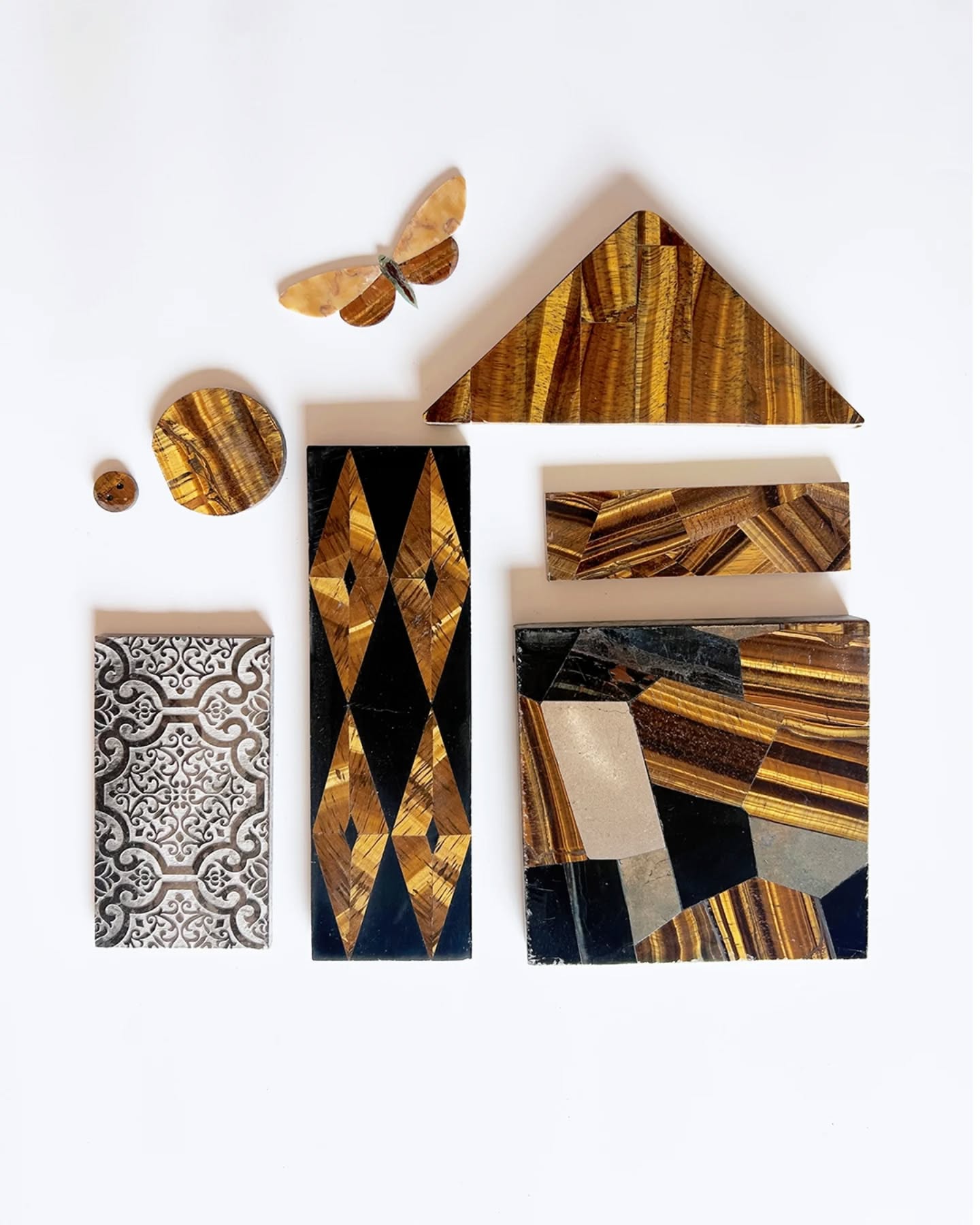 Translating the Tiger’s eye and its essence of sun and the grounding of the Earth through
pieces that speak of its innate truths.
.
.
.
.
#jaccana #jaccanacreates #craftshmanship #stone #art #artistry #handmade #premium #abstract #material #objects #tigerseye #brown #stone