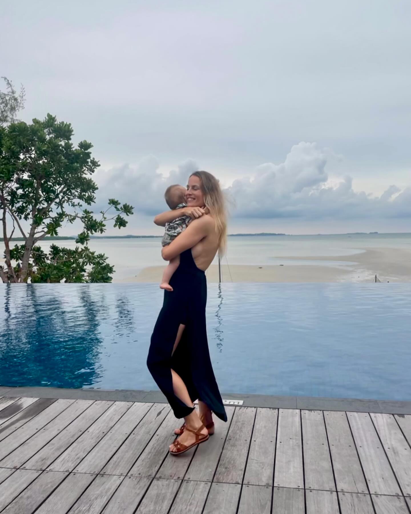 I am so grateful for this little boy we were given 🥰 I love him so much and am proud to be the mother of such an incredible little human being. This feeling is indescribable, and I am so incredibly lucky to have such a wonderful little family ❤️
#family #familytime #mother #motherlove #motherhood #love