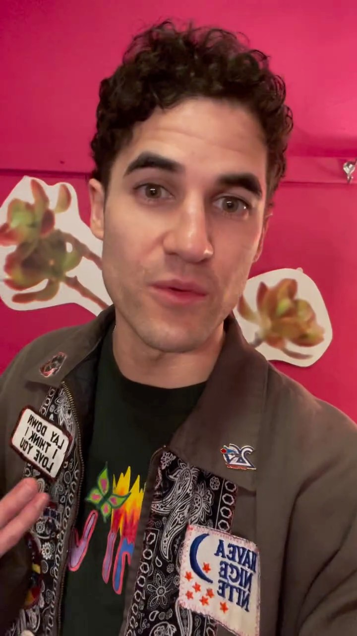 We had the opportunity to watch one of our amazing alumni shine in @maybehappyending at Belasco Theatre in NY. Big thanks to @darrencriss for taking the time to catch up with us and to unpack his process in creating this absolutely stunning new show. ⭐️⭐️ You will not want to miss this!
#accademiadellarte #darrencriss #darrencrissvideos #maybehappyending #belascotheatre #adaalumni #broadway #performingarts #studyabroad #theatreprogram #physicaltheatre #actorsofinstagram #actorstraining #arezzo #italy #performingartsschool