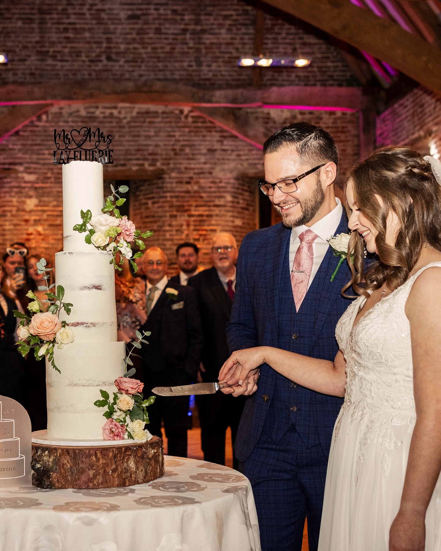 ~ Lauren & Mikey ~
A classic and polished 3 tier semi naked with luscious florals for L & M’s special day back in November ✨
If you’re having fresh florals added to your wedding cake, please ask your florist not to wrap the stems or make arrangements for the cake - but rather to leave a large selection of blooms with stems intact, so that we can prepare them and make them safe for contact with your cake. On this particular occasion, I was provided with 3 small buttonhole-sized pre-wrapped sprays to place on the cake. The sprays provided also included Gypsophila, a flower well known in the food industry for its toxic properties. I had to take apart the sprays provided in order to safely salvage, prep and wrap the stems I could for the cake, while sourcing additional stems to complete the desired look.
While some florists are savvy enough to check which flowers are safe for contact with food when setting them aside for your cake, we always ask for a list of stems that will be provided to be sure, and ask that they be left unwrapped, set in water, by the cake table so they may be at their best when adding to the cake 🫶🏻
#eventstylist #balloonartist #cakedesign #cakedesigner #balloondecor #norwichcakes #weddingcakedesigner #weddingday #weddingcake #norfolkwedding #weddingnorfolk #norfolk #weddingcakes #elmsbarn #elmsbarnweddings