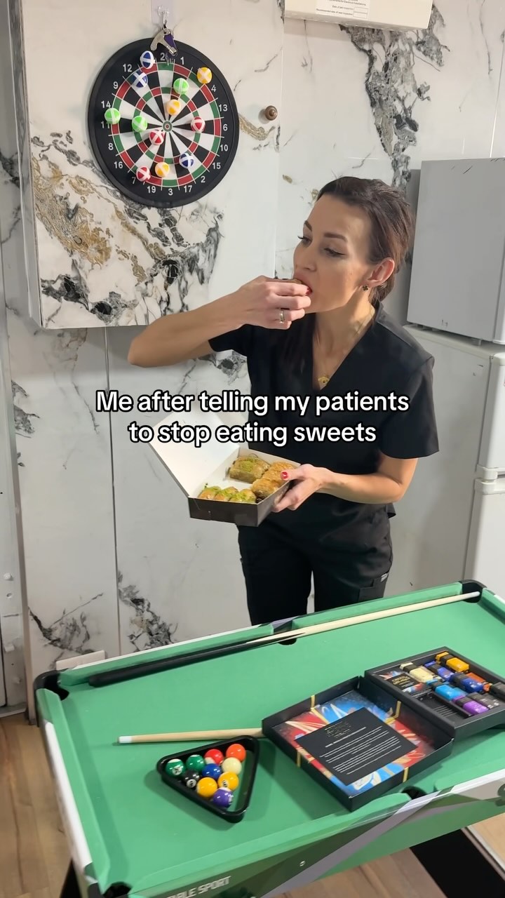 When it comes to sugary treats and their effect on dental health, FREQUENCY of consumption is generally more important than the AMOUNT consumed at one time. Constantly snacking on sugary items exposes teeth to acid for extended periods, leading to increased risk of decay. It’s better to have a larger amount of sugar at mealtime than to nibble on smaller amounts throughout the day.
#Dentist #dentalclinic #dentistlondon #dentistry #sugar #sweets #teethcare #cavity #teethhealth #dentalcare #reelsi̇nstagram #reelsvideo❤️ #northlondon #woodgreen #fyp #foryour