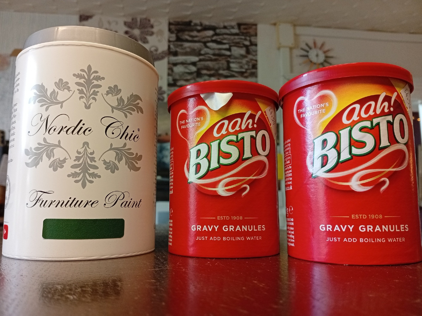 We're often asked if we can 'post out' if getting to us is a bit of a trek, or not always convenient, which we happily do.
Whether it's paint, wax, brushes, sealant, Bisto.... If we can get it in a box, we can send it!
Like this shipment for example. Nordic Chic Paint and Bisto Gravy Granules from The British and Irish Food Shop situated within Le Hibou Chic 😁
Whatever your needs, we're happy to oblige!
#nordicchic #lehibouchic #Bellac