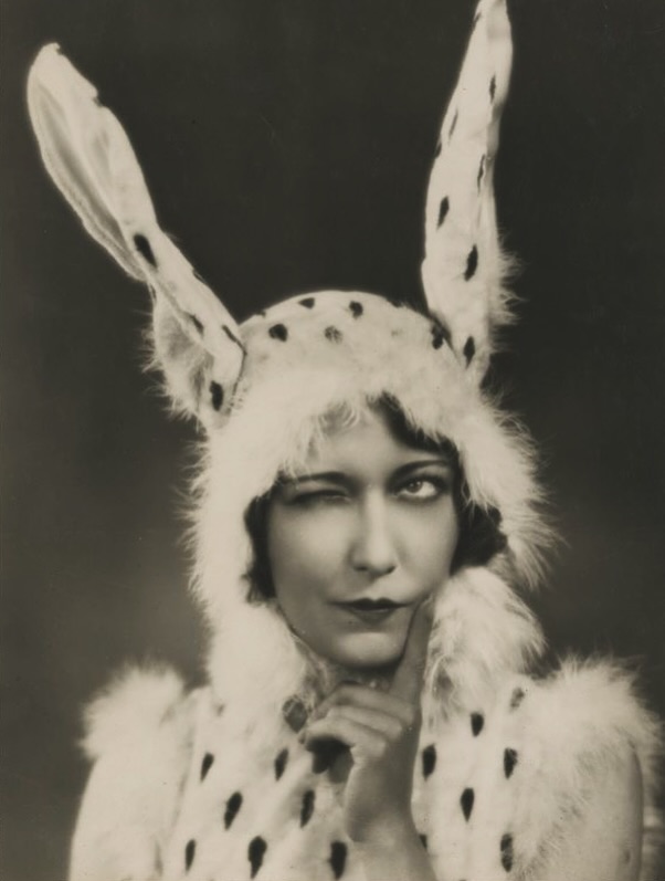 Happy Easter chicks 🐥 1920’s actress Dorothy Sebastian serving rabbit realness 🖤🐇
#styleblog #fashionblog #girlblog #instastyle #fashiongram #oldhollywood #1920s #vintagestyle #fashion #fashioneditorial #fashionphotography #shewearsthepants #girlyblog
#fashionarchives #popcultureblog #popcultureart #girlblog #styleblog #popcultureblog