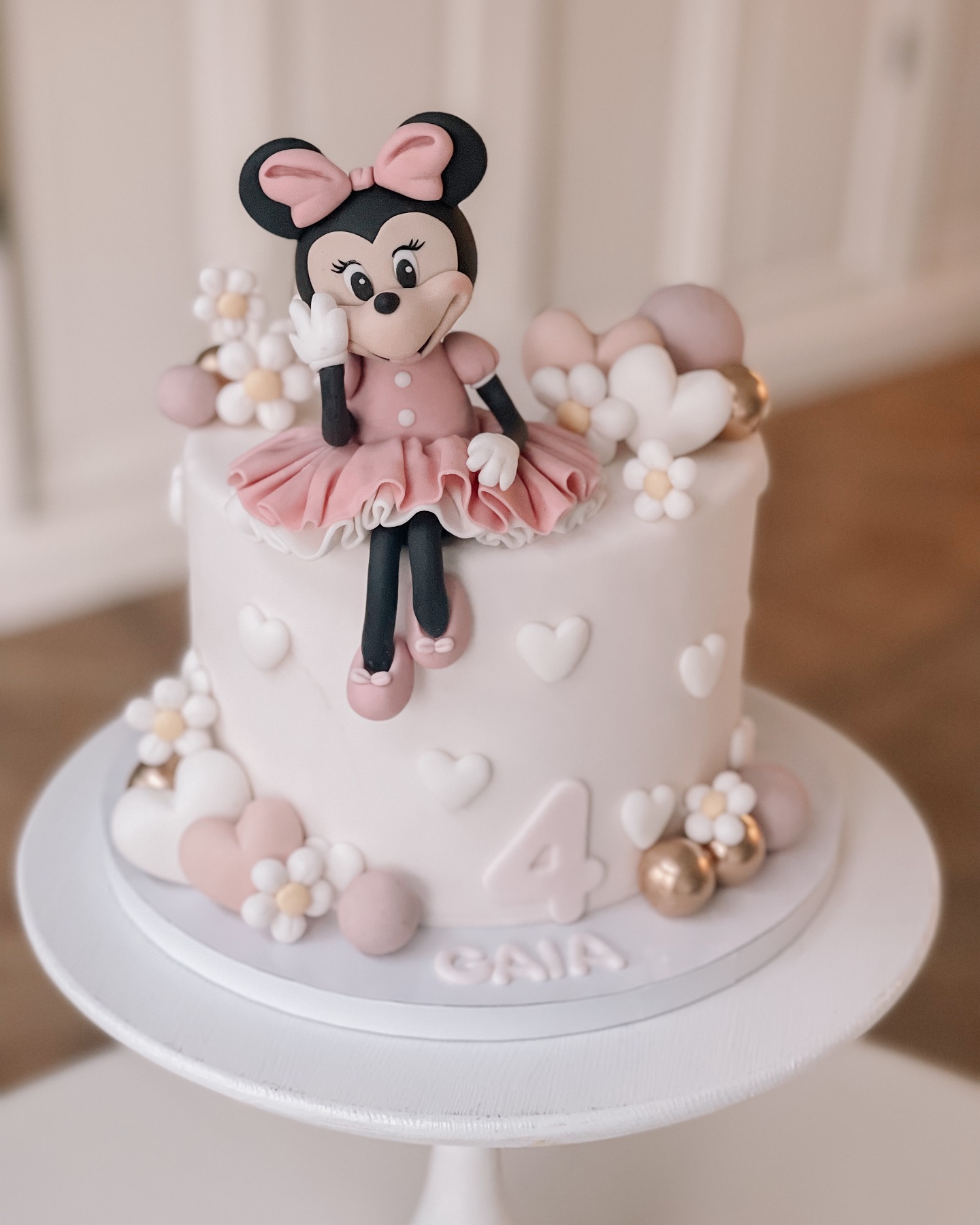 🌸🐭 MINNIE CAKE 🐭🌸
Un joli cake Minnie pour fêter les 4 ans de Gaia.
Je suis clairement dans ma période marguerites 🫣