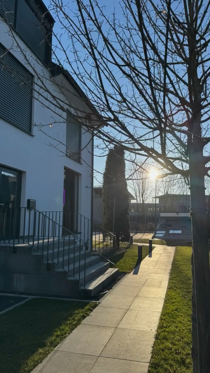 Neue classes online ! https://bit.ly/3FFh7EK
Early bird starts next week at 6.15 ☀️
#pilates #grünwald #zoesports