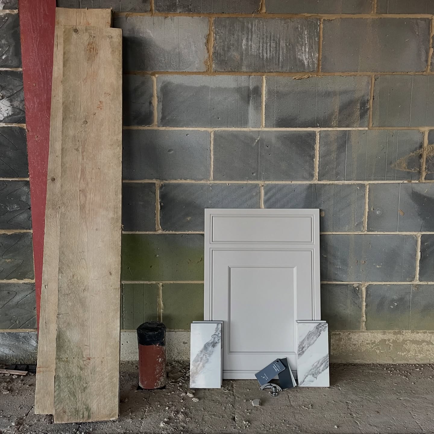 Progress update from our Wantage project! Today was all about finalising finishes for the kitchen and bathrooms â and weâre obsessed with the stunning Violetta Quartz worktop.
Swipe to see the breathtaking view from the master bedroom⌠can you imagine waking up to that every day?
@grantandstone
@classicquartzstone
#InteriorDesign #LuxuryInteriors #HomeInspo #KitchenDesign #BathroomGoals #QuartzWorktop #DreamHome #SiteVisit #DesignDetails #WantageProject #inutiinteriors #interiordesignercotswolds #interiordesignerbristol