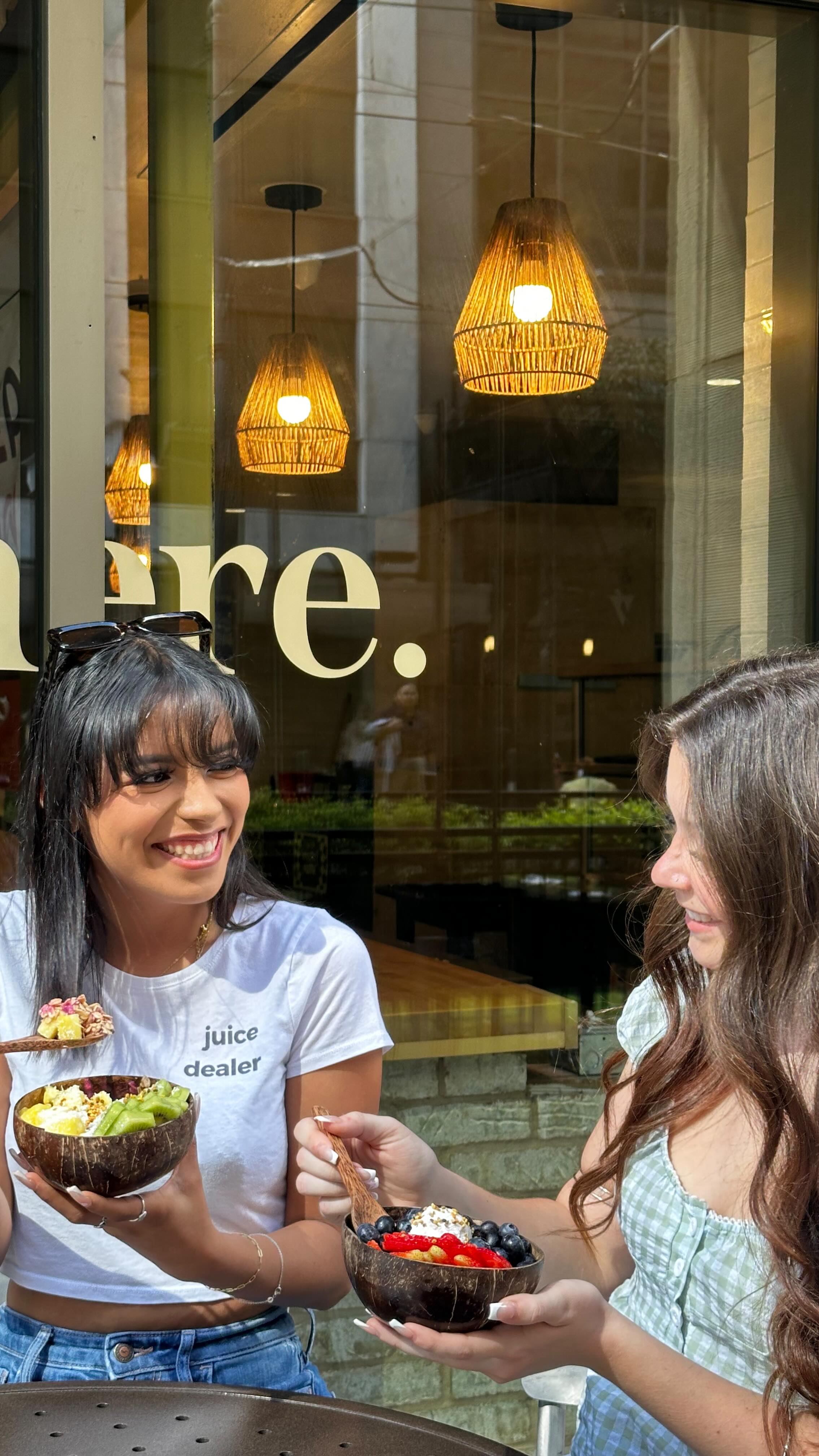 I mean… we don’t blame her 😂
Be on the lookout for Carlani’s secret menu order coming soon 👀
#houston #houstontx #houstonjuicebar #houstonfoodie #houstonfood #acaibowl #houstoneats #placestoeatinhouston #houstonfood #secretmenu