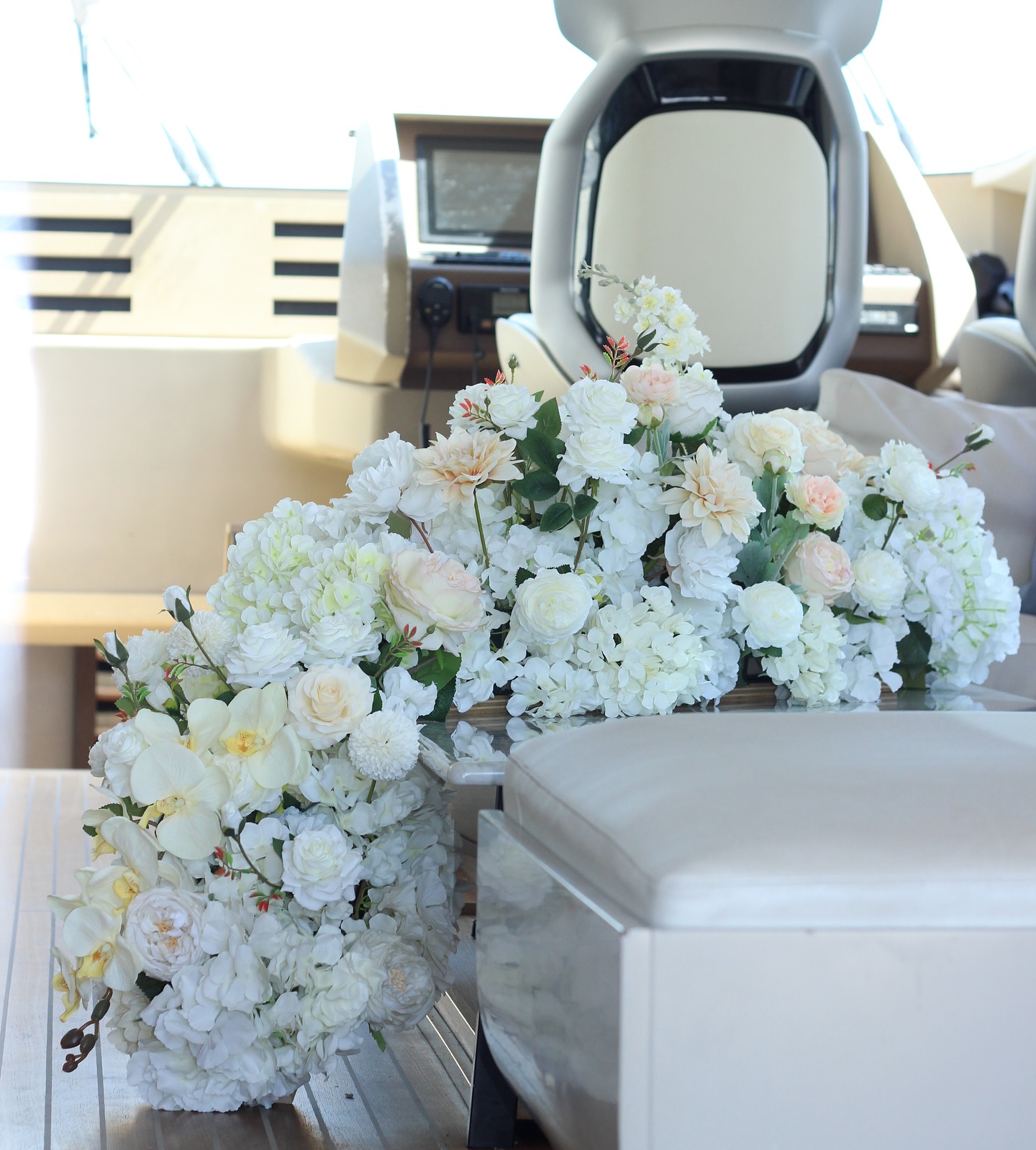 Classic chic white and champagne flowers is always a good idea โจ๐
Making Magic on a Yacht โจ๐ธ