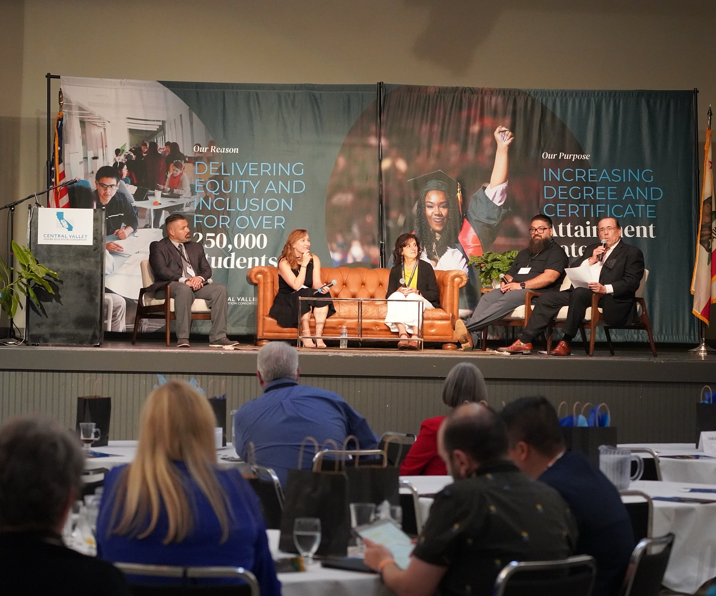 We LOVE a good stage panel! Our Picks aren’t just for weddings & events! #stockroompicks PICKS: Chester sofa • Willa table