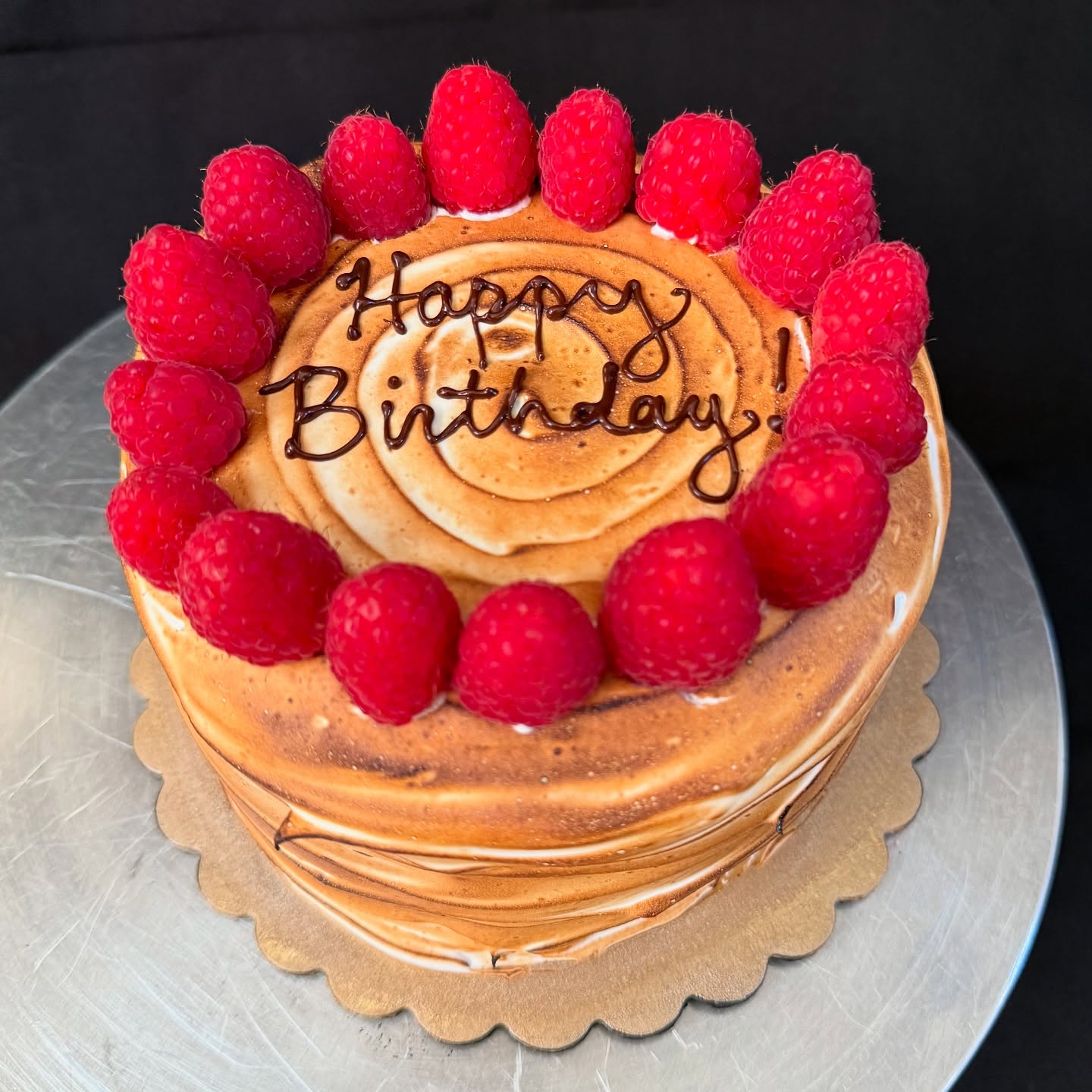 Happy Birthday, Laura! ๐ซ๐๐ซ
Gluten-Free and Dairy-Free Chocolate Cake with Dark Chocolate Ganache, fresh Raspberries, and Toasted Italian Meringue.