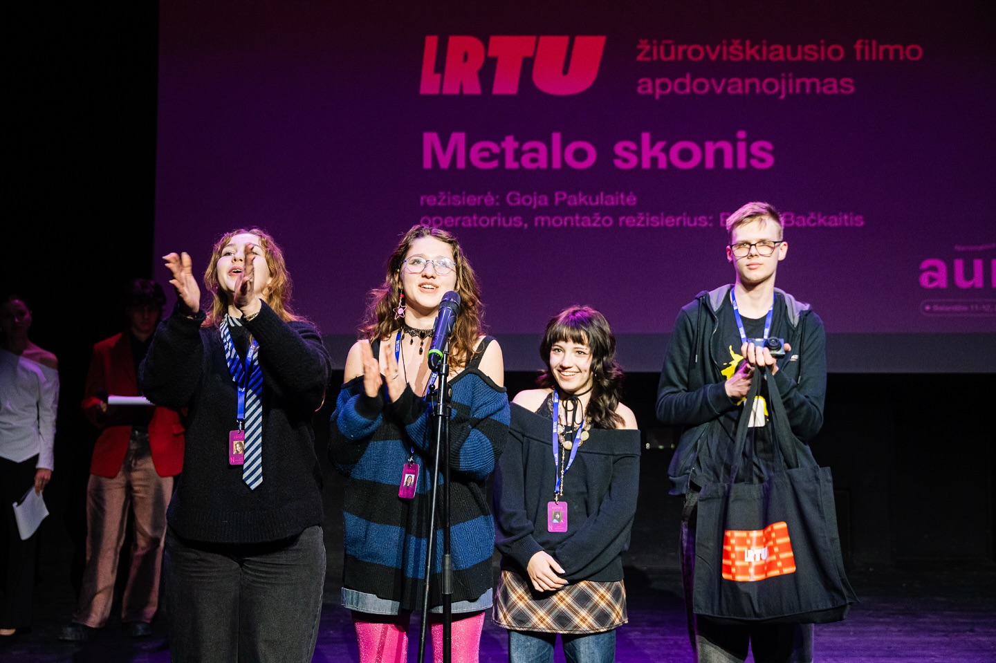@lrtu_insta žiūroviškiausio filmo apdovanojimas filmui - „Metalo skonis" ✨
Režisierė: Goja Pakulaitė
Operatorius, montažo režisierius: Benas Bačkaitis
Mokykla: Studija "KADRAS" @mtkc_studija_kadras
Darbo vadovas: Timotiejus Rimša
📸 Modestas Endriuška @modestas_endriuska
_________
Festivalio partneriai: Britų taryba Lietuvoje, Lietuvos kino centras, AVAKA, Meno avilys, Skalvijos kino centras, Lithuanian Shorts, Baltic Film & Creative Tech Cluster ir kt.
Projektą iš dalies finansuoja Vilniaus miesto savivaldybė
Kultūrų jungtys konkursinės programos partneris Goethe's institutas Lietuvoje
Informacinis partneris LRTU
#aurorafestivalis #atradimai #kulturujungtys #PeopleToPeople #BritishCouncilLithuania