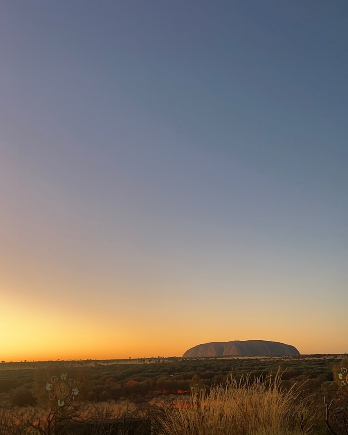 Sunrise to sunset at Uluru 🐪🏜️
I fell in love with the way that the golden hour shifts everything in this landscape. How the sun reflects off of Uluru in bright reds and purples and changes everything around it.
Thank you to everyone who shared their art and storytelling with me. This always was and always will be Aboriginal land.