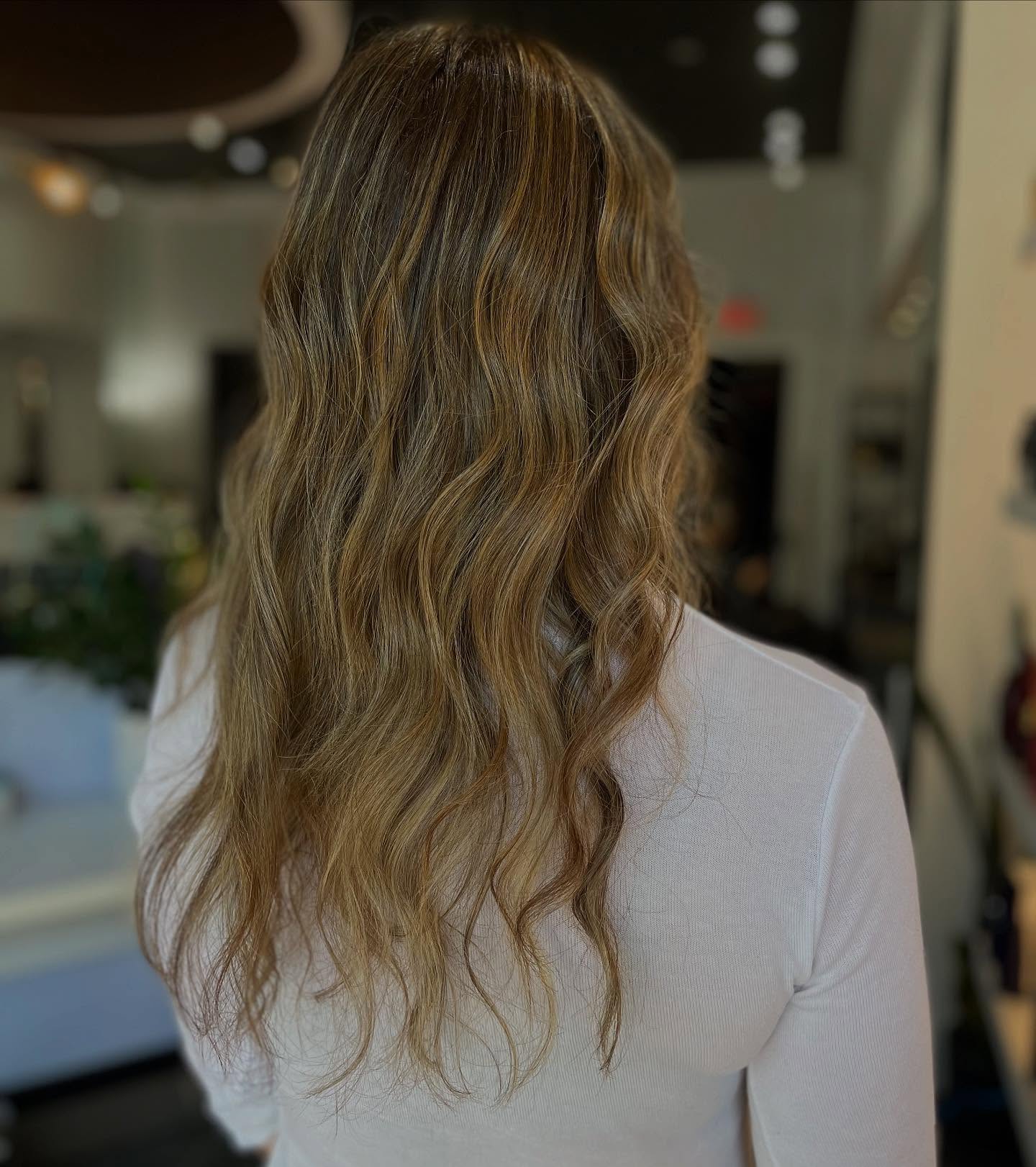 🌻 FULLHEAD OF HIGHLIGHTS BY @hair.stylesbyciara 🌻
- Summer is just around the corner, there’s no better time to get your hair done than right now.
#vancouver #vancouverhair #rushsalon #vancouverhighlights #hairinspo #balayage