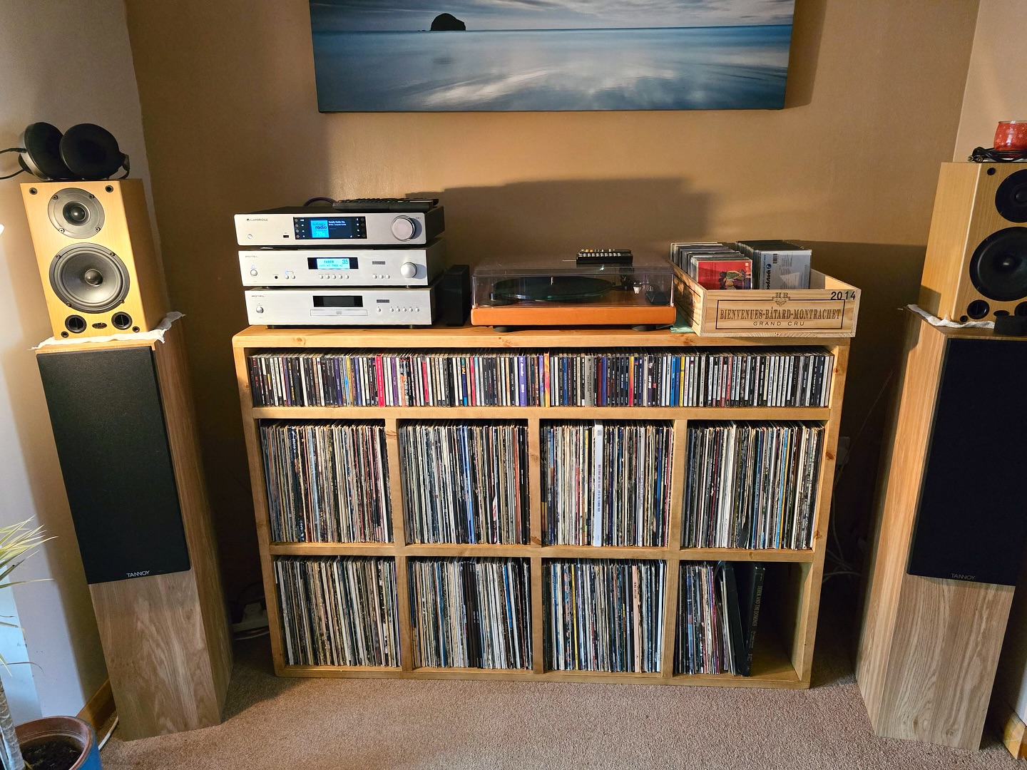 Latest delivery this Sunday with a lovely in situ photo and some really nice feedback. Swipe for feedback!
#komodafurniture
#vinylrecords