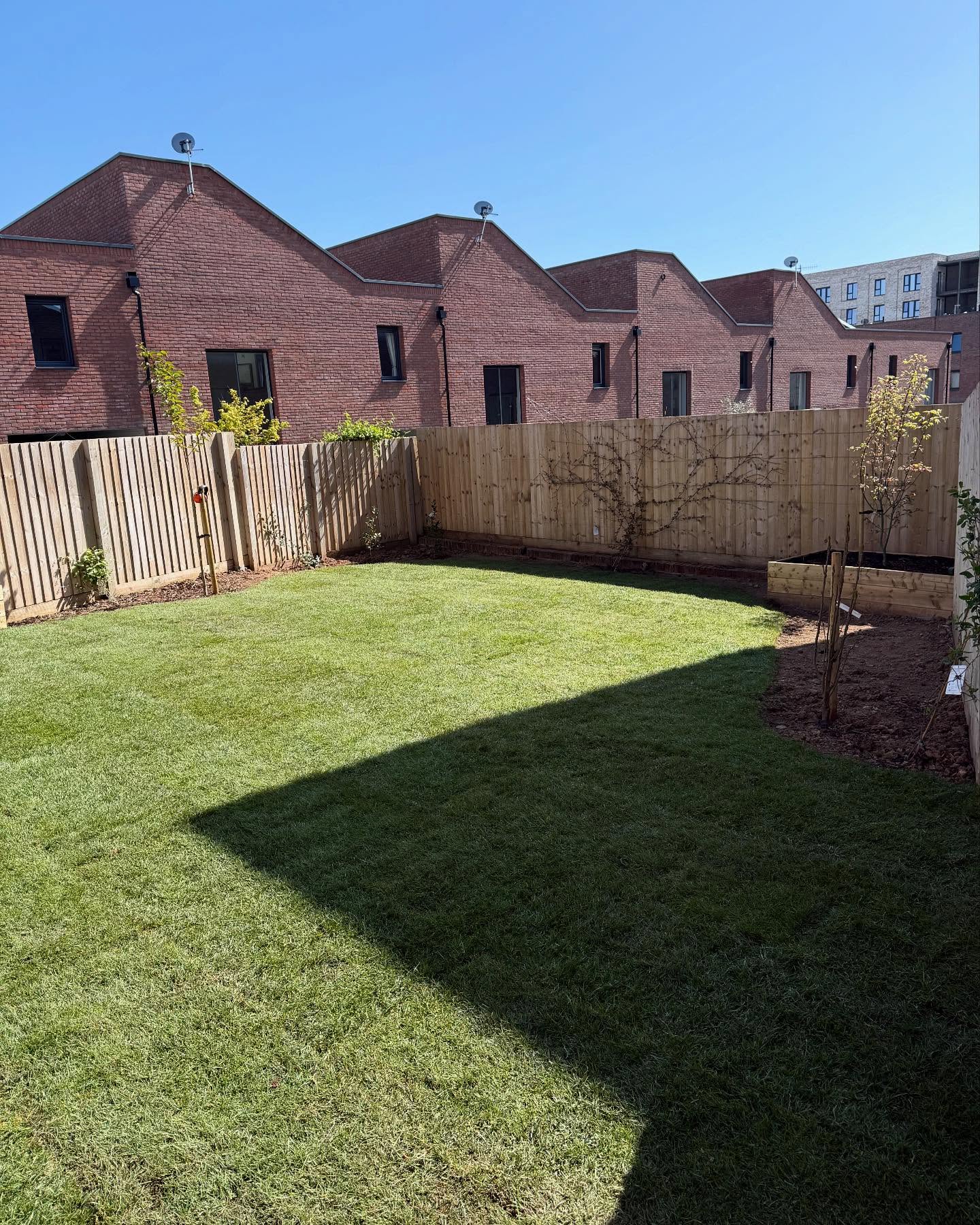 Premium Lawn turf as standard !! Always hugely satisfying laying a new lawn!!
#newlawn
#turflaying
#lawncare
#gardenmaintenance
#gardendesign
#lawncarelife
#gardener
#bristolgardens