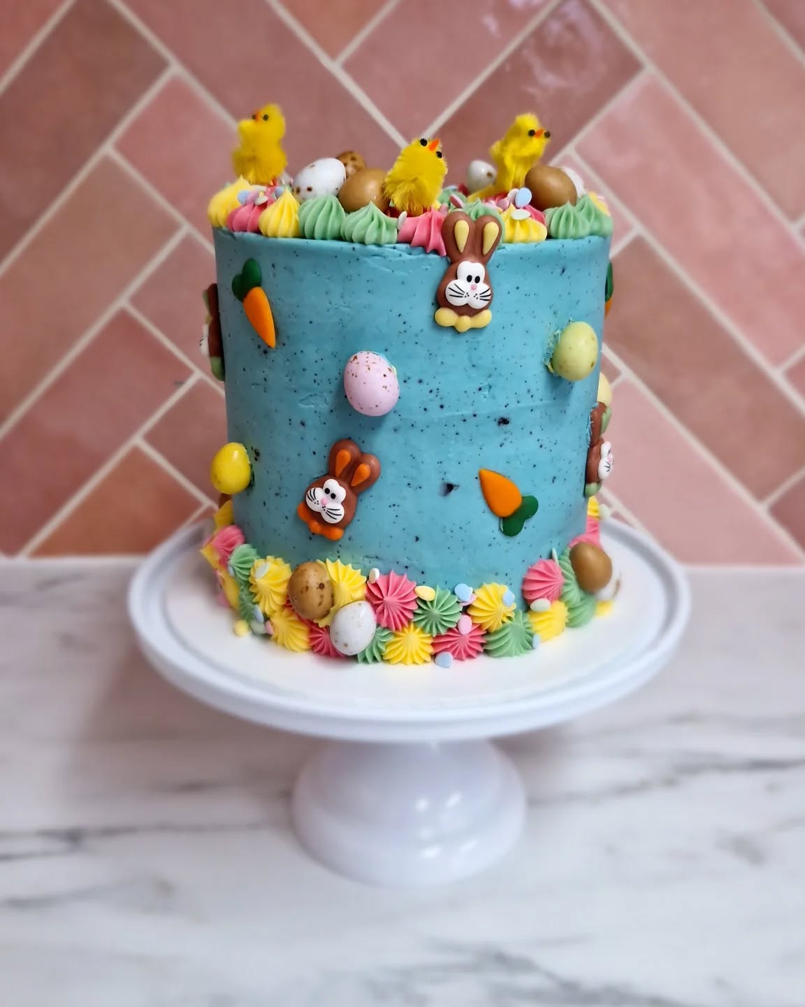 Fijne 2e Paasdag 🐰🐣
Deze leukerd gaan wij vandaag nog "even" van genieten ❤️🫶🏻
#Suikertijd #samenzijn #taart #feest #feestgebak #cupcakes #brownies #cookies #Pasen #pasen2025 #Oldenzaal #Losser #Enschede