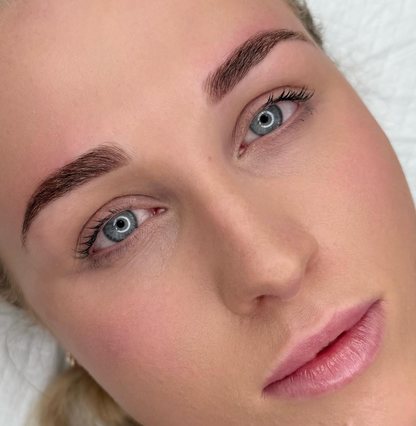 Soft ombré tattoo brows 💭
We refined the client’s brow shape for a more balanced and symmetrical look 🫶🏼
#ombrebrows #cosmetictattoo #dunedin #beautynz #spmu