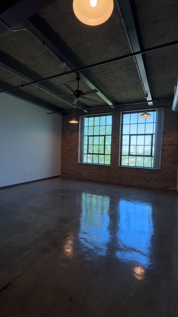 Your new ✨DREAM✨ apartment is available now!
#3809-209
• Quartz Countertops
• Stainless Steel appliances
• Massive windows
• Extra storage
With walking distance to State Fair grounds and the artistic Deep Ellum neighborhood what's not to love! 🤩
#dallas #dallaslofts #liveindallas