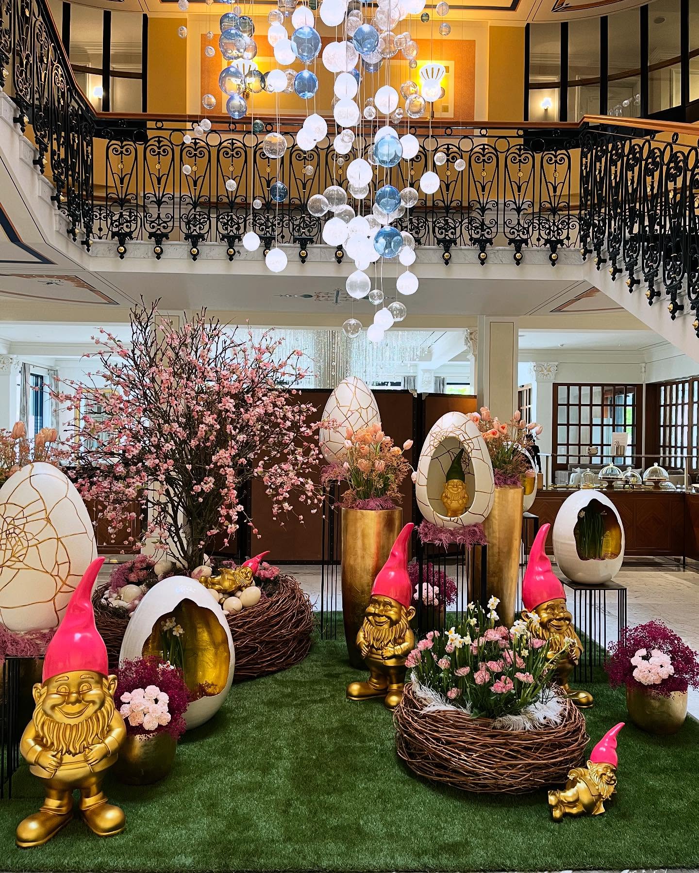 The Easter Village in @resortragaz #graubunden #badragaz #graubünda #hotellerie #happyeaster #easter #easteregg #easterbasket #easterbunny #eastersunday #eastereggs
